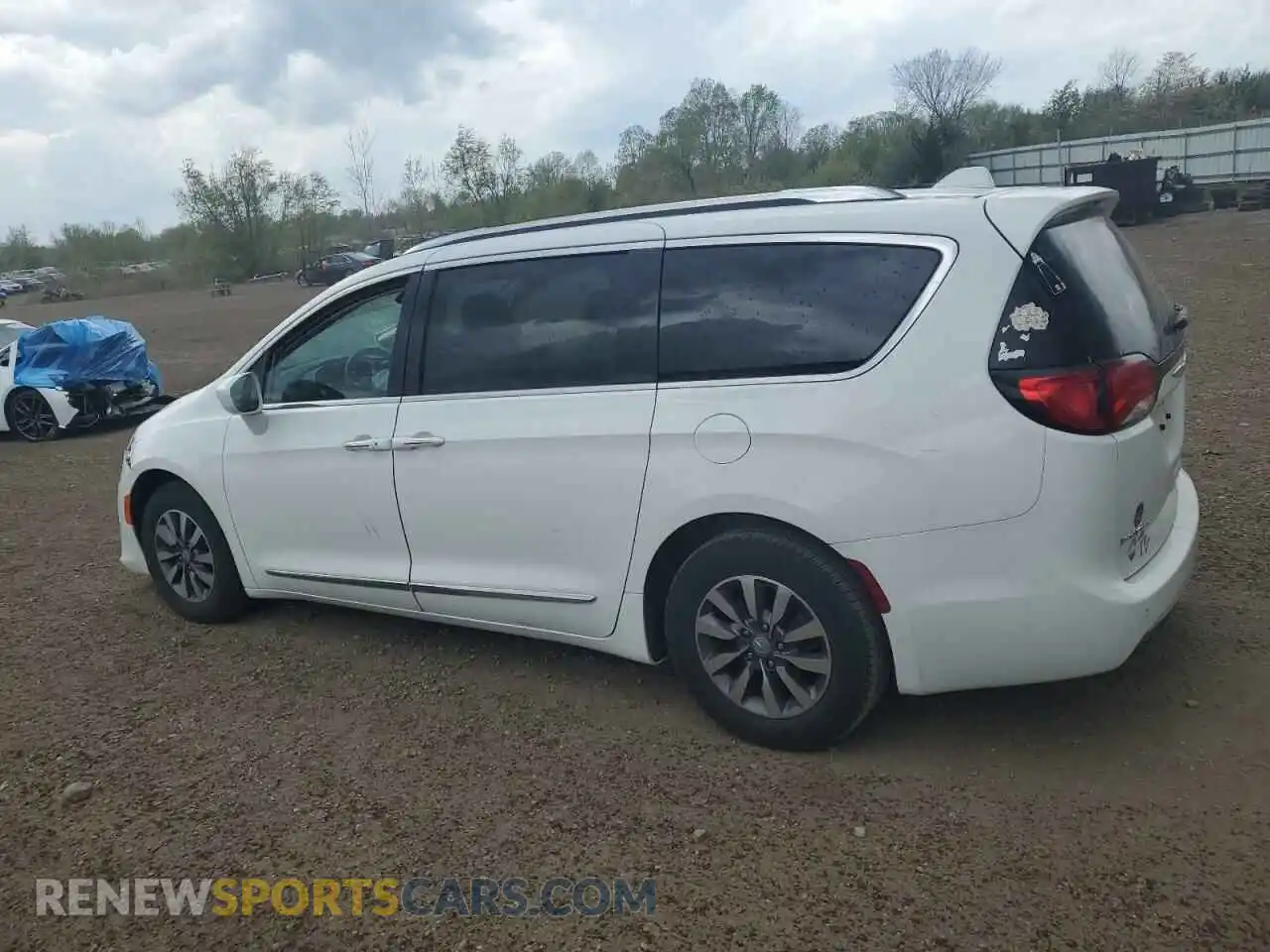 2 Photograph of a damaged car 2C4RC1EG8LR281047 CHRYSLER PACIFICA 2020