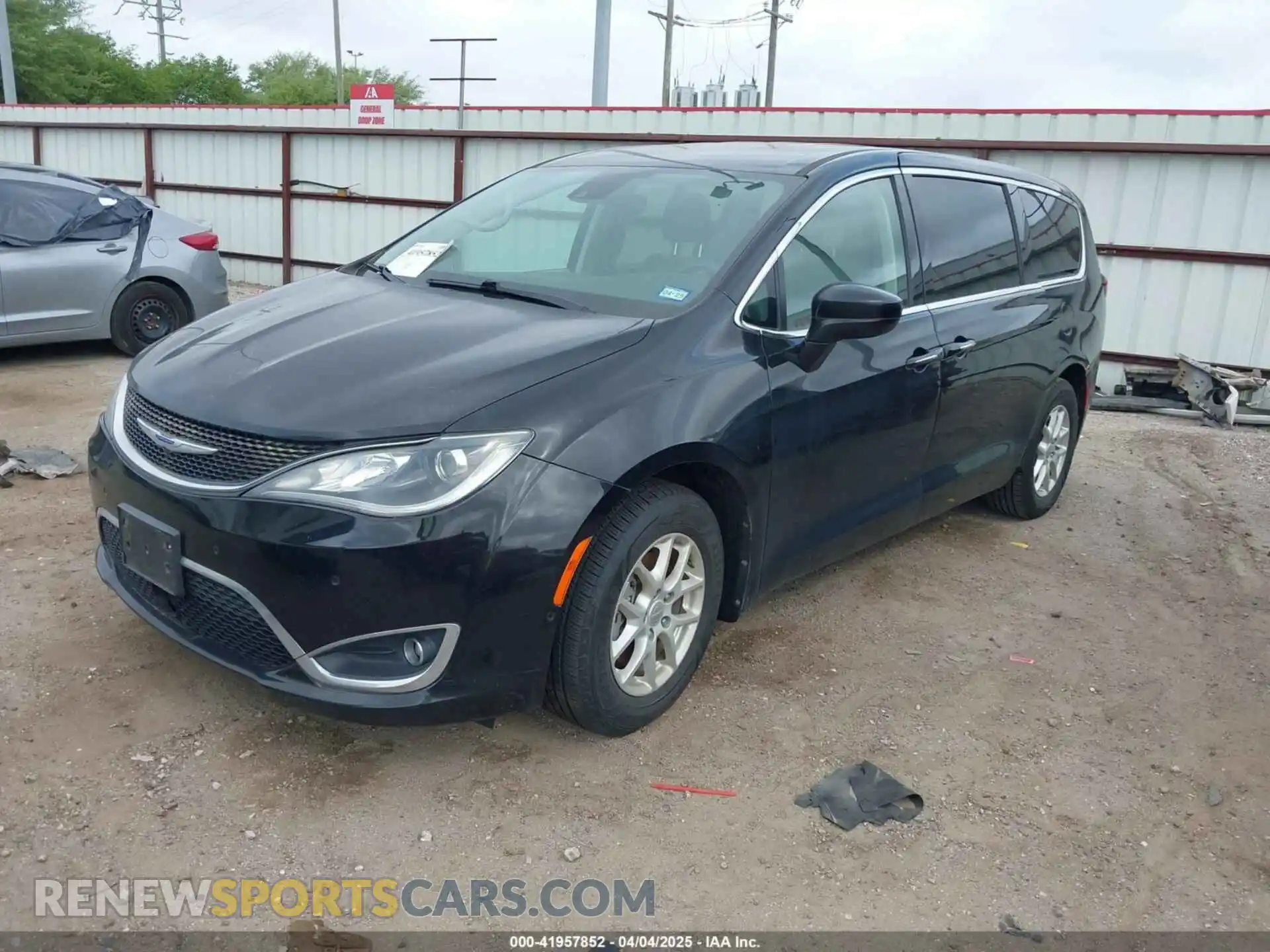 2 Photograph of a damaged car 2C4RC1FG0LR185346 CHRYSLER PACIFICA 2020