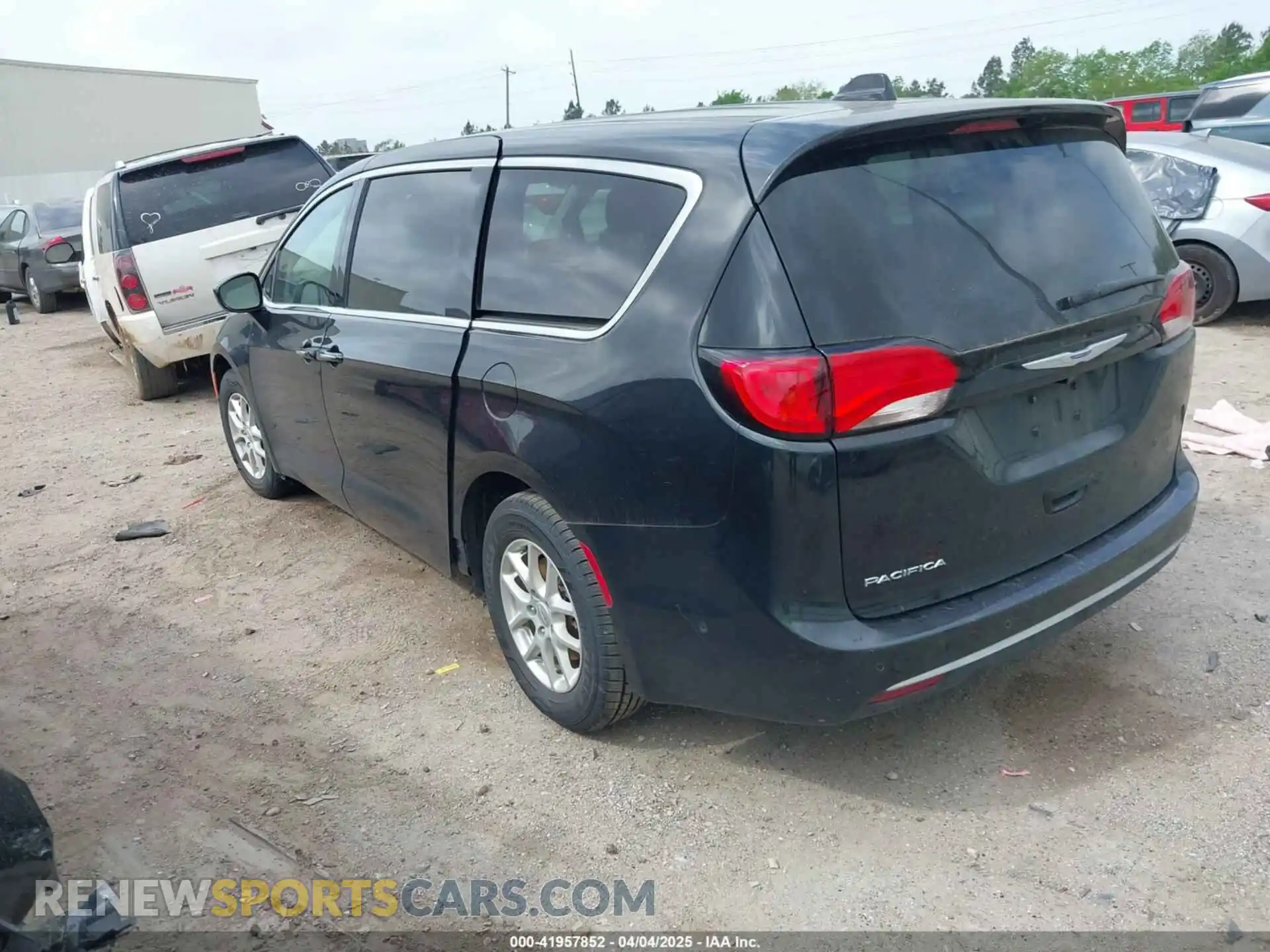 3 Photograph of a damaged car 2C4RC1FG0LR185346 CHRYSLER PACIFICA 2020
