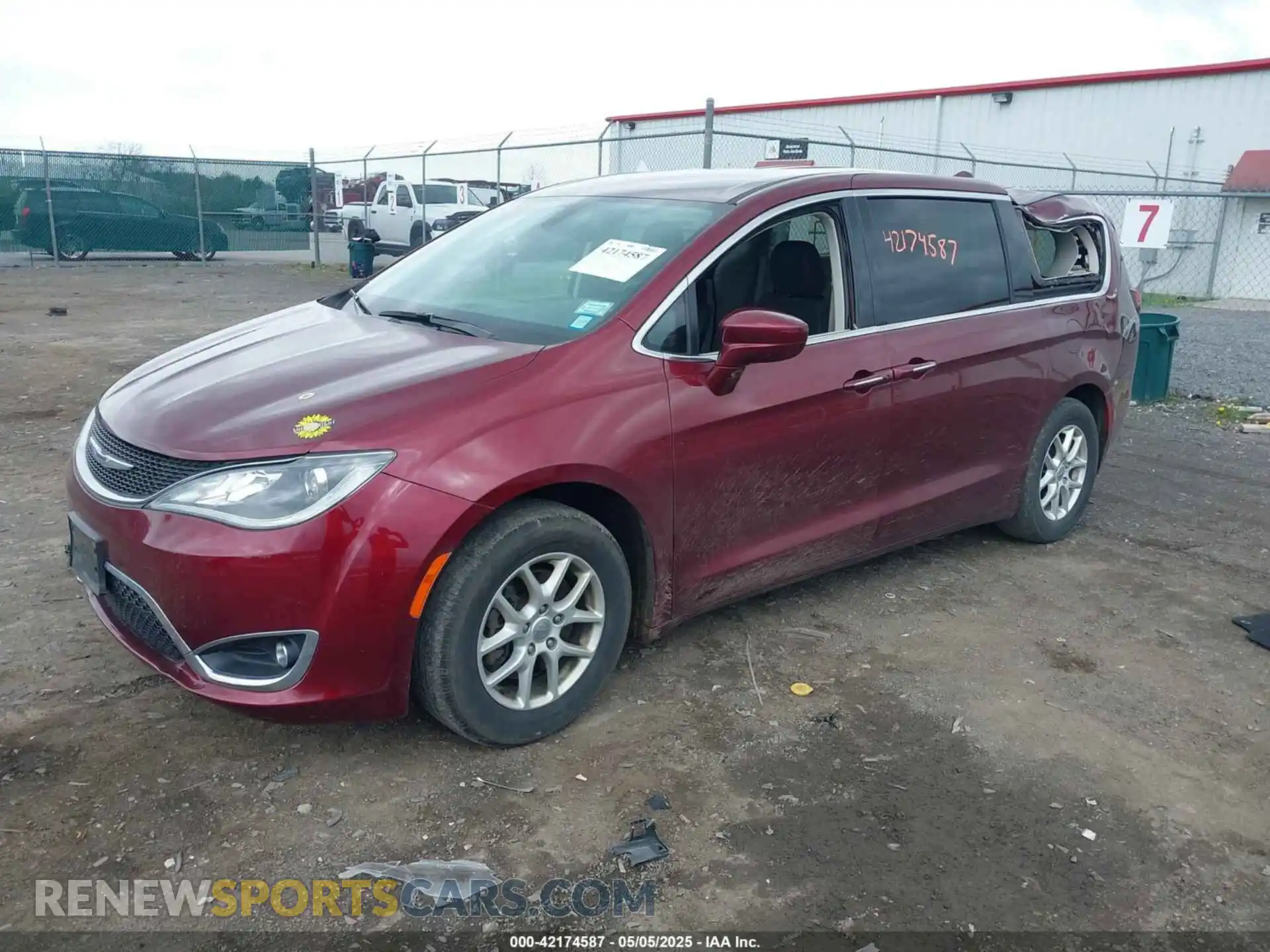 2 Photograph of a damaged car 2C4RC1FG0LR266864 CHRYSLER PACIFICA 2020