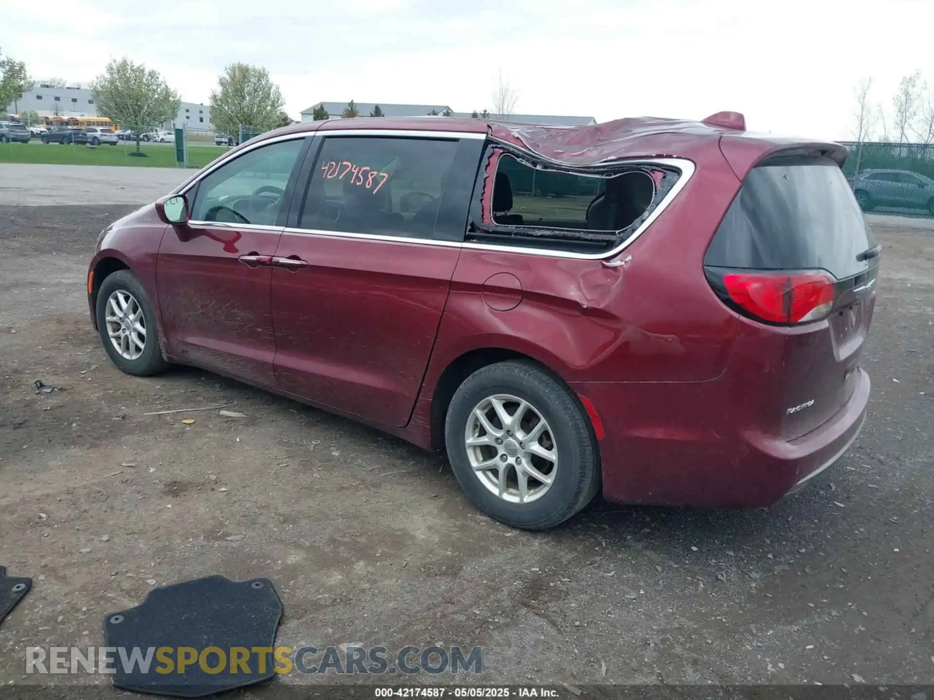 3 Photograph of a damaged car 2C4RC1FG0LR266864 CHRYSLER PACIFICA 2020