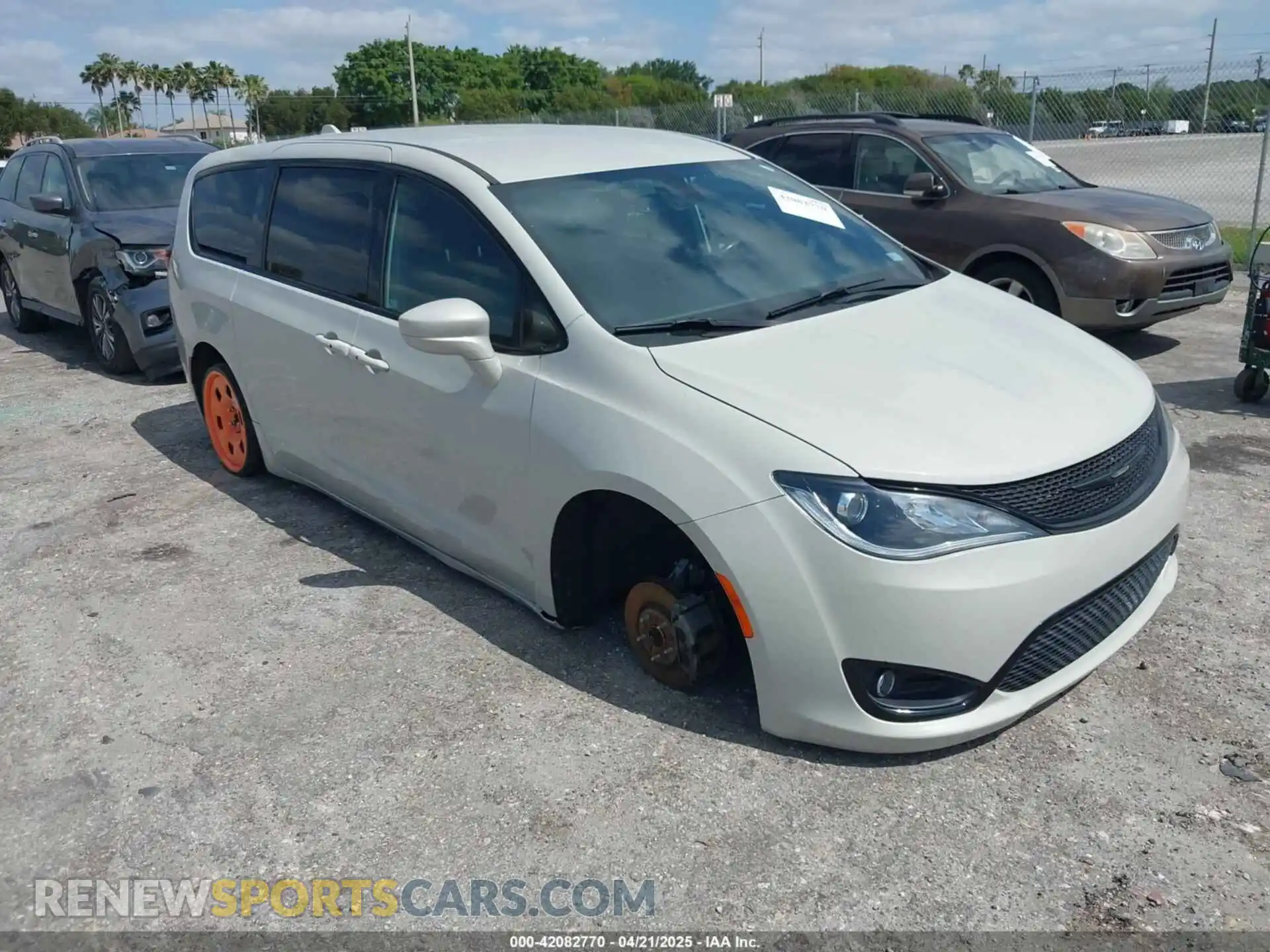 1 Фотография поврежденного автомобиля 2C4RC1FG2LR149545 CHRYSLER PACIFICA 2020