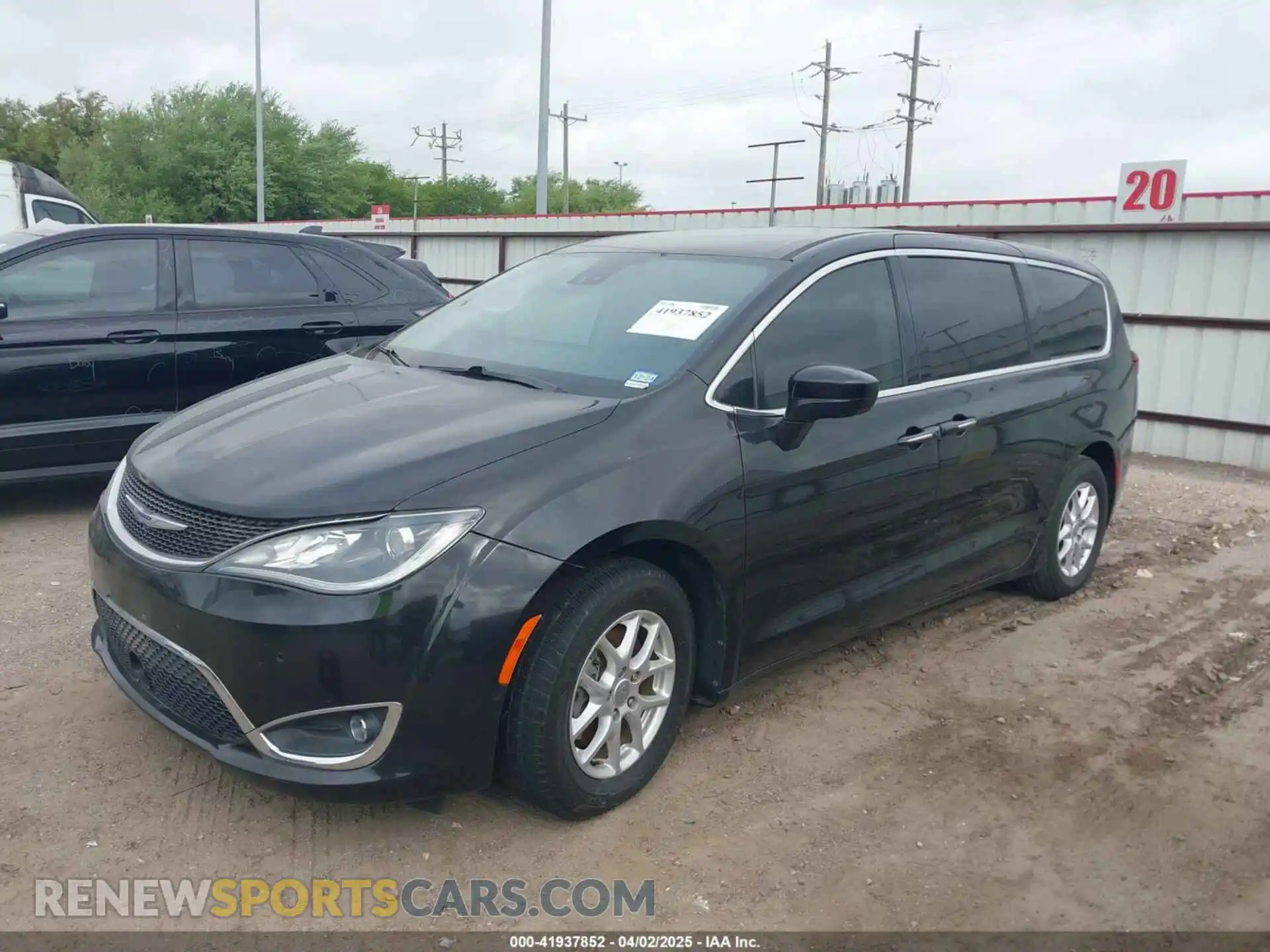 2 Photograph of a damaged car 2C4RC1FG2LR200381 CHRYSLER PACIFICA 2020