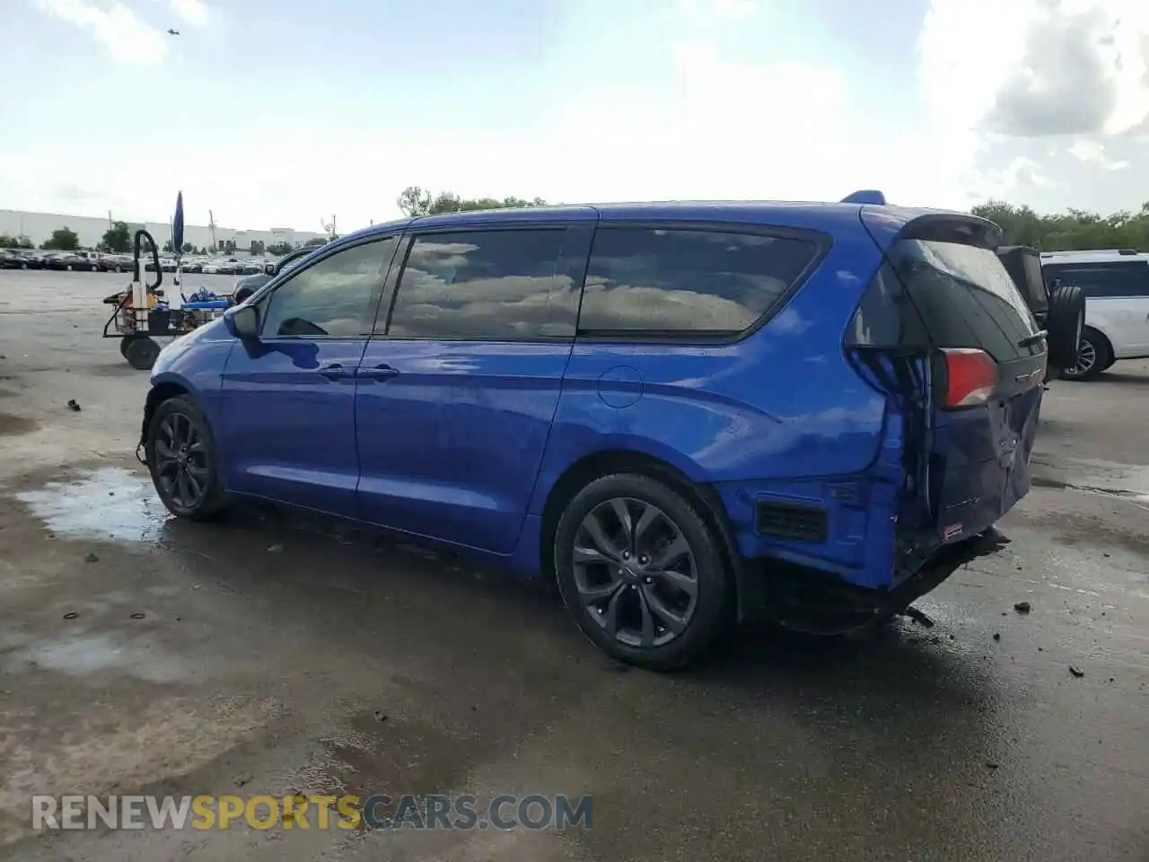 2 Photograph of a damaged car 2C4RC1FG4LR111119 CHRYSLER PACIFICA 2020
