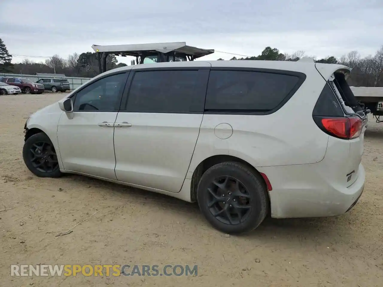 2 Photograph of a damaged car 2C4RC1FG4LR236024 CHRYSLER PACIFICA 2020
