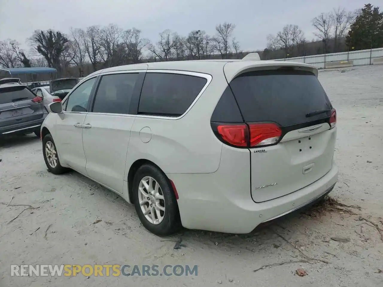 2 Photograph of a damaged car 2C4RC1FG5LR152522 CHRYSLER PACIFICA 2020