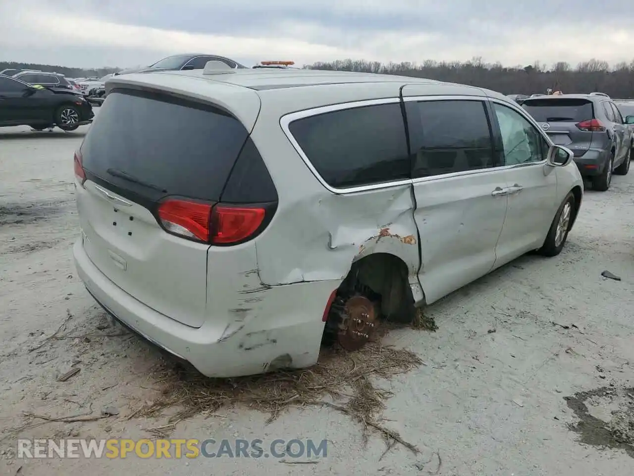 3 Photograph of a damaged car 2C4RC1FG5LR152522 CHRYSLER PACIFICA 2020