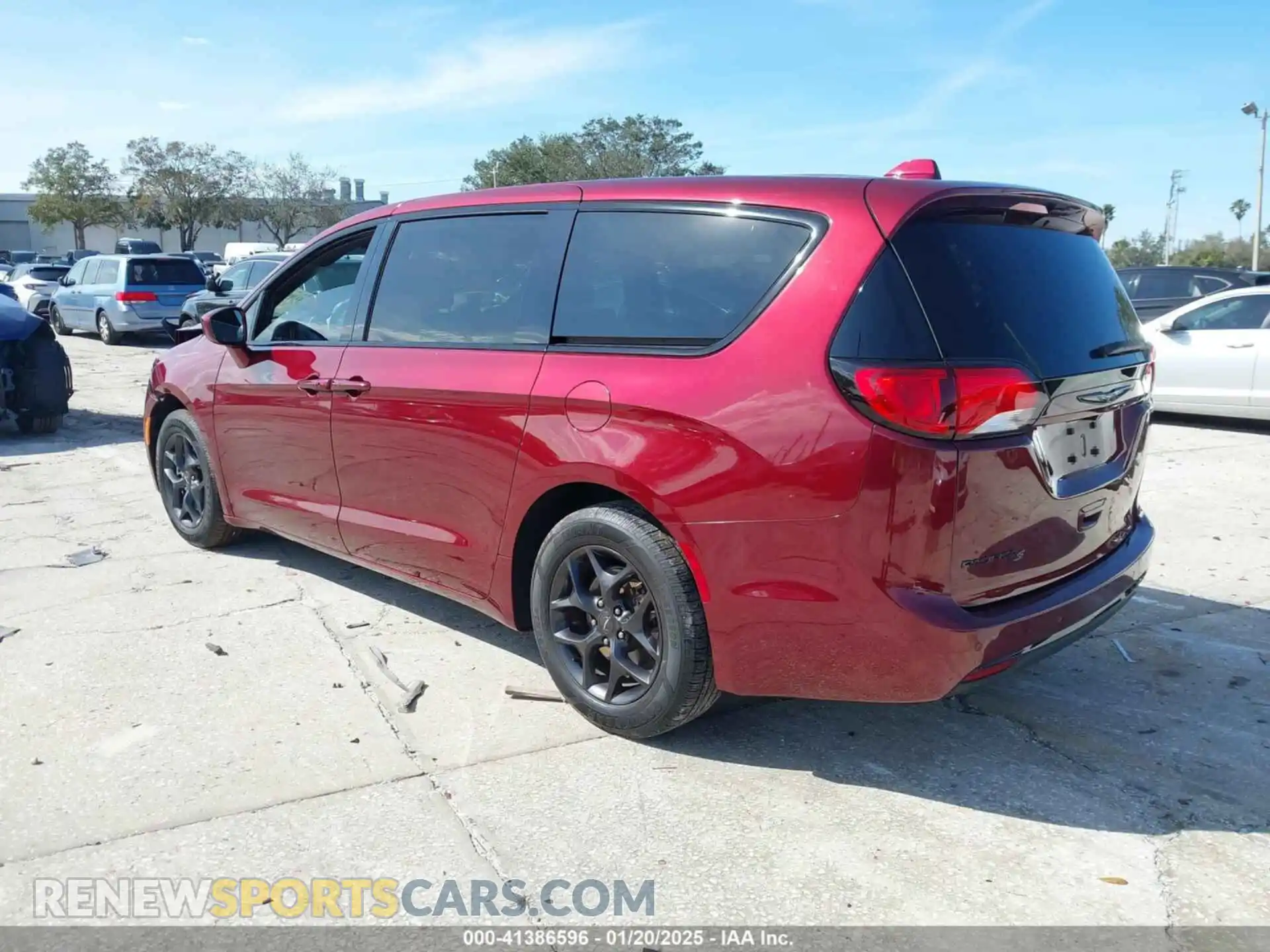 3 Photograph of a damaged car 2C4RC1FG8LR123340 CHRYSLER PACIFICA 2020