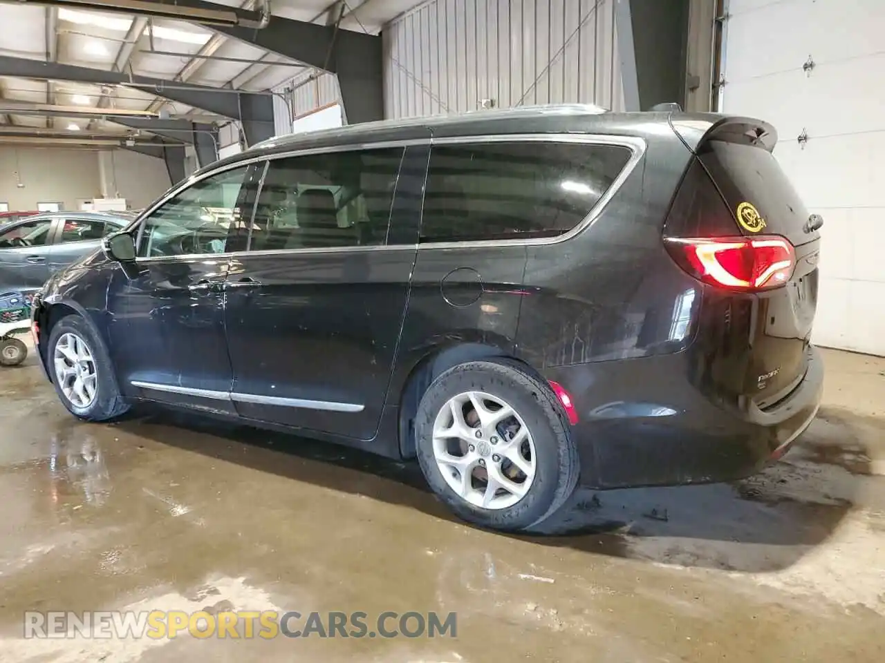 2 Photograph of a damaged car 2C4RC1GG0LR285106 CHRYSLER PACIFICA 2020