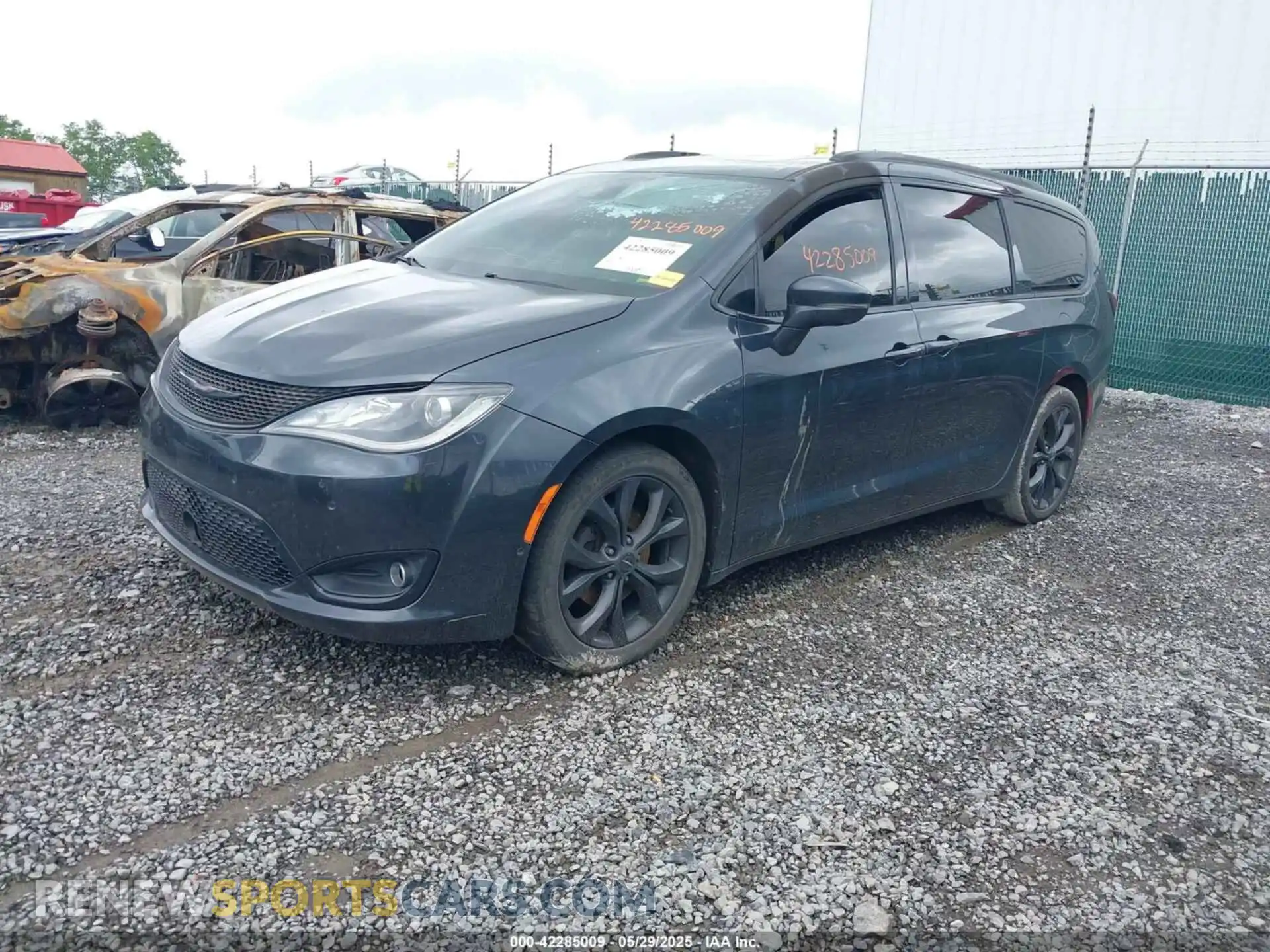 2 Photograph of a damaged car 2C4RC1GG1LR195995 CHRYSLER PACIFICA 2020