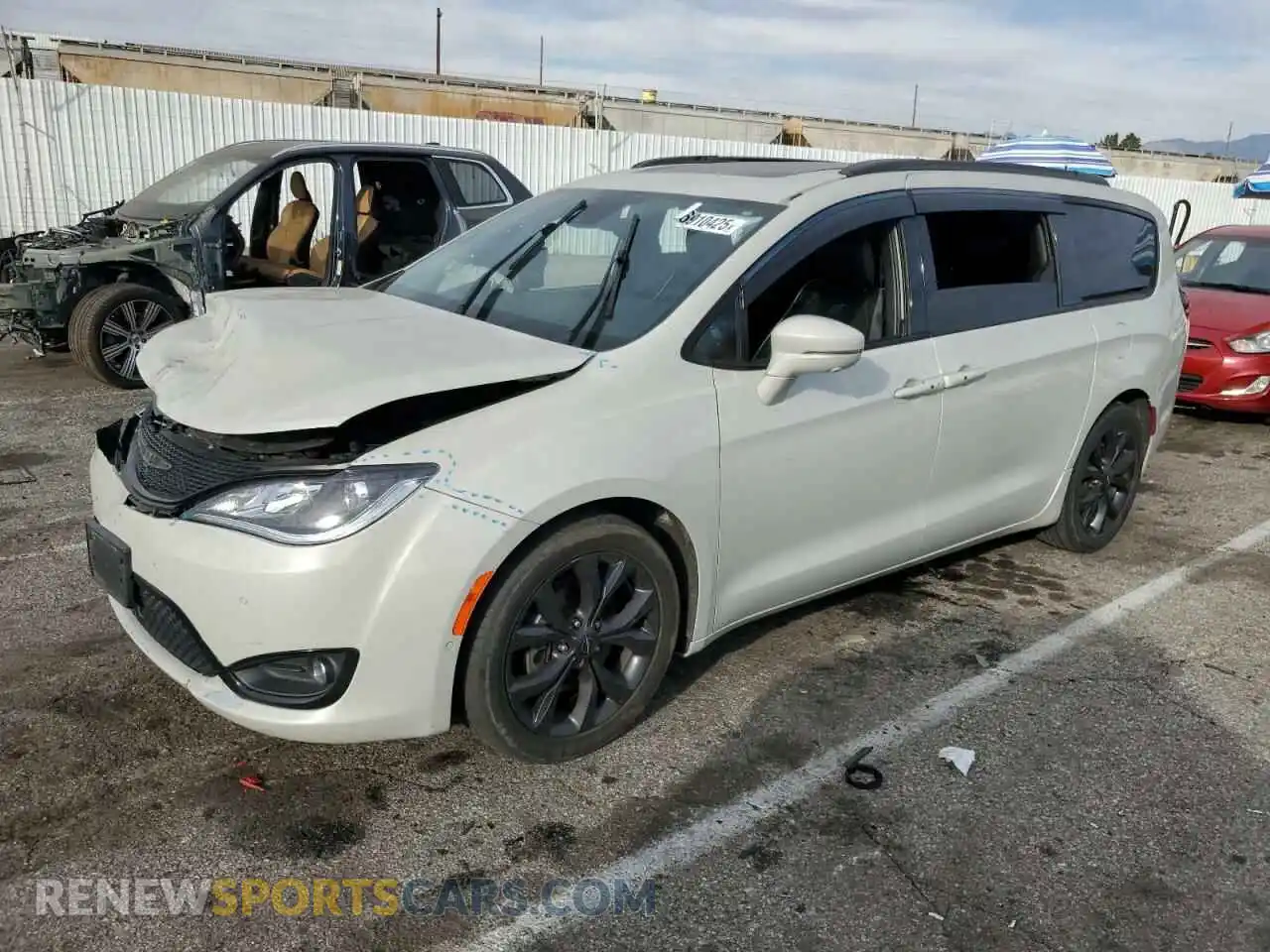 1 Photograph of a damaged car 2C4RC1GG1LR267164 CHRYSLER PACIFICA 2020