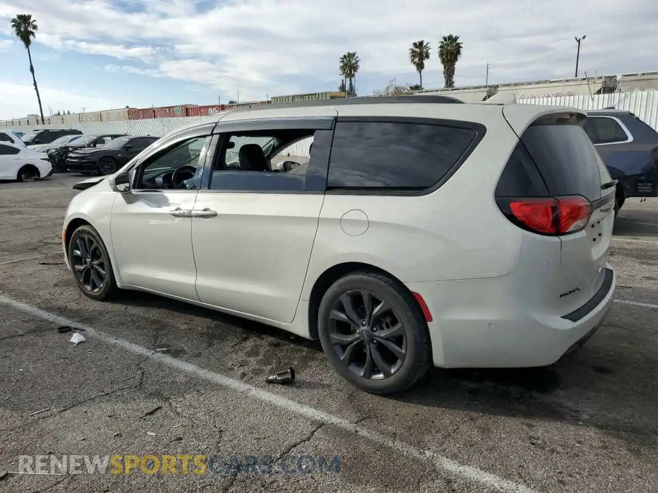2 Photograph of a damaged car 2C4RC1GG1LR267164 CHRYSLER PACIFICA 2020