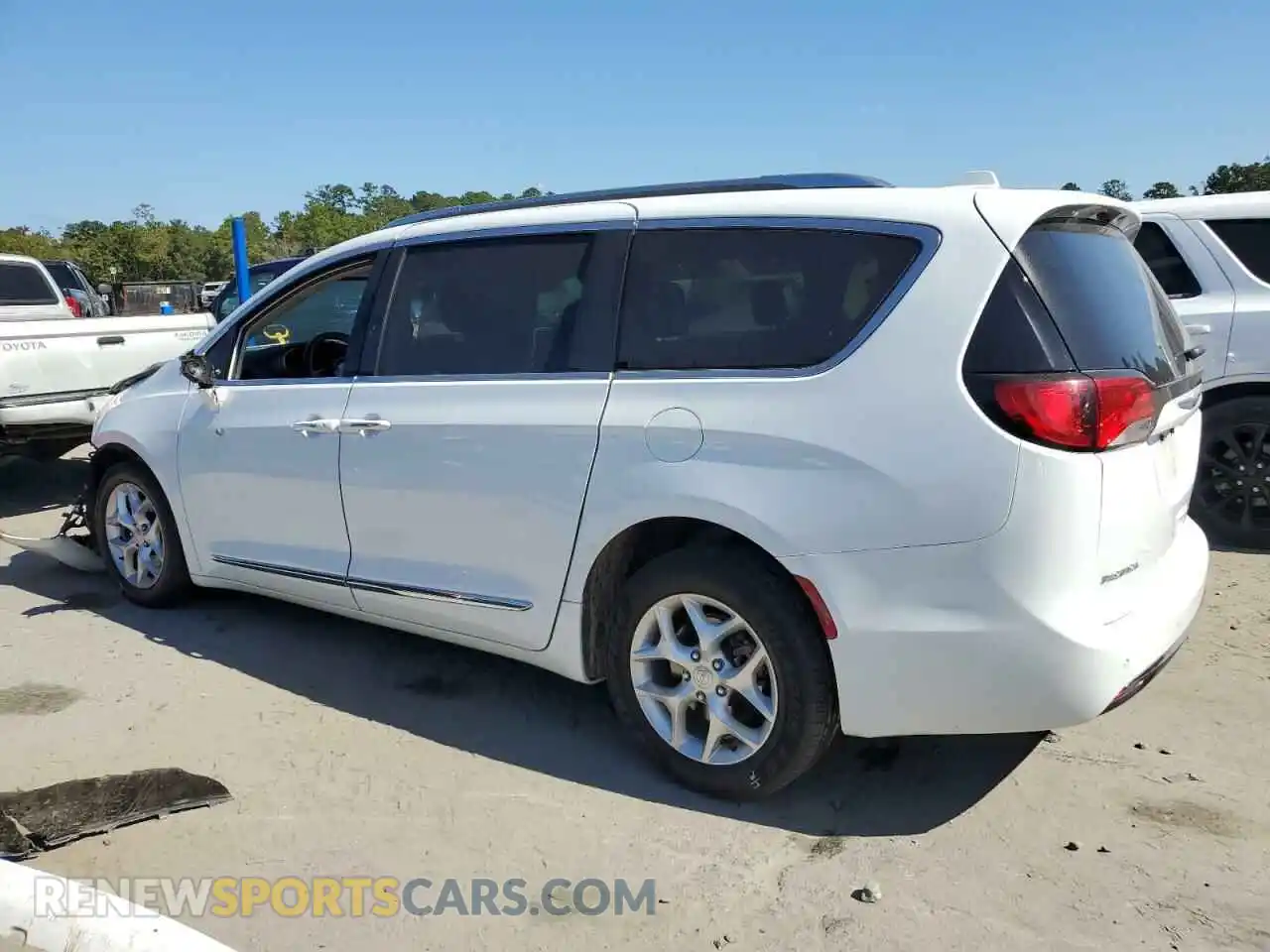 2 Photograph of a damaged car 2C4RC1GG1LR283610 CHRYSLER PACIFICA 2020