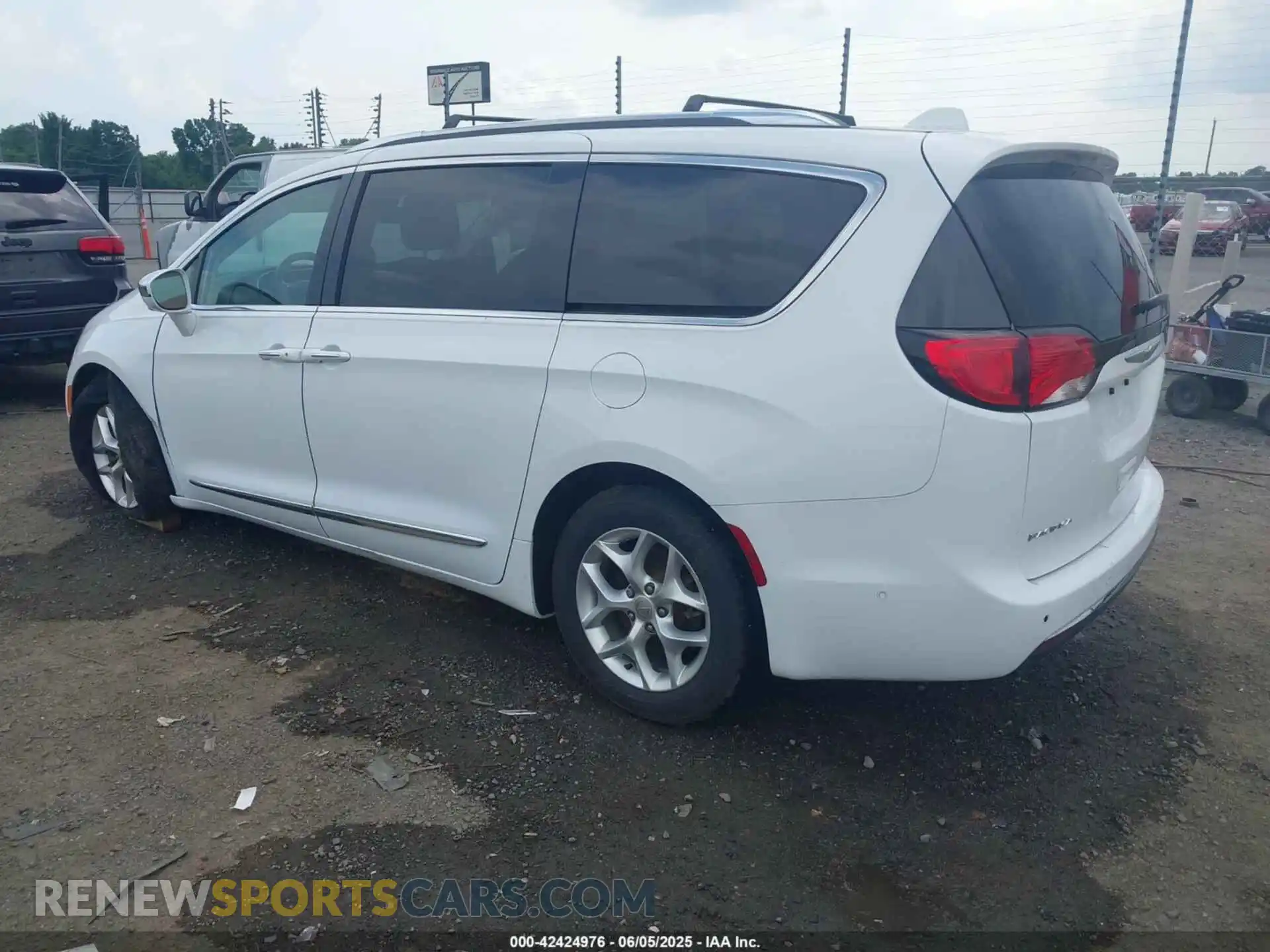 3 Photograph of a damaged car 2C4RC1GG2LR197593 CHRYSLER PACIFICA 2020