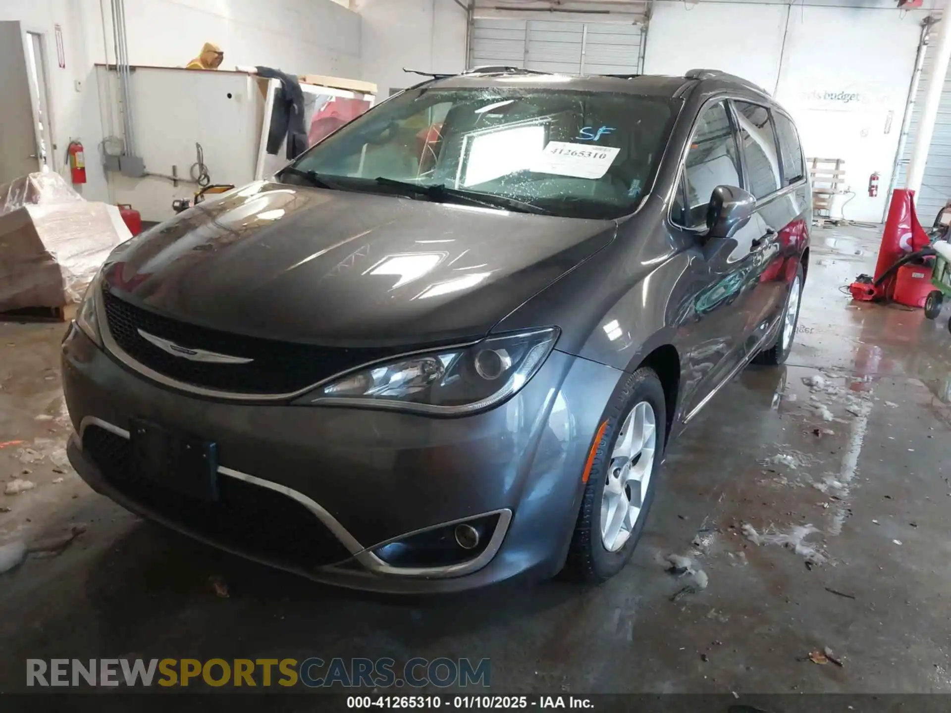2 Photograph of a damaged car 2C4RC1GG3LR151349 CHRYSLER PACIFICA 2020