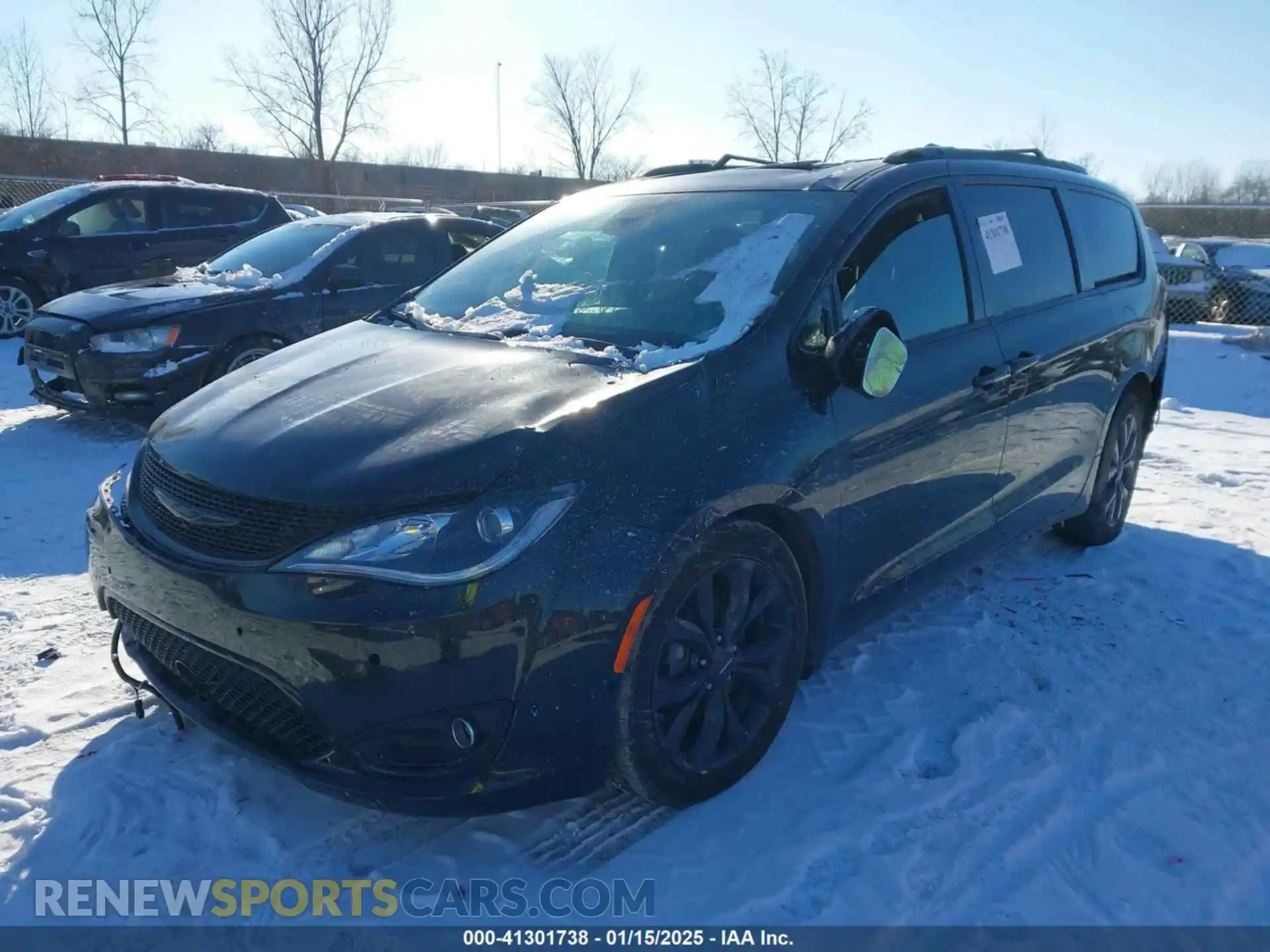 2 Photograph of a damaged car 2C4RC1GG3LR251032 CHRYSLER PACIFICA 2020