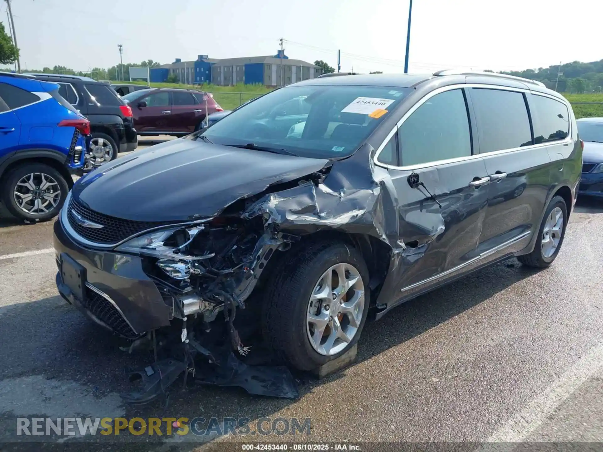 2 Photograph of a damaged car 2C4RC1GG3LR283933 CHRYSLER PACIFICA 2020