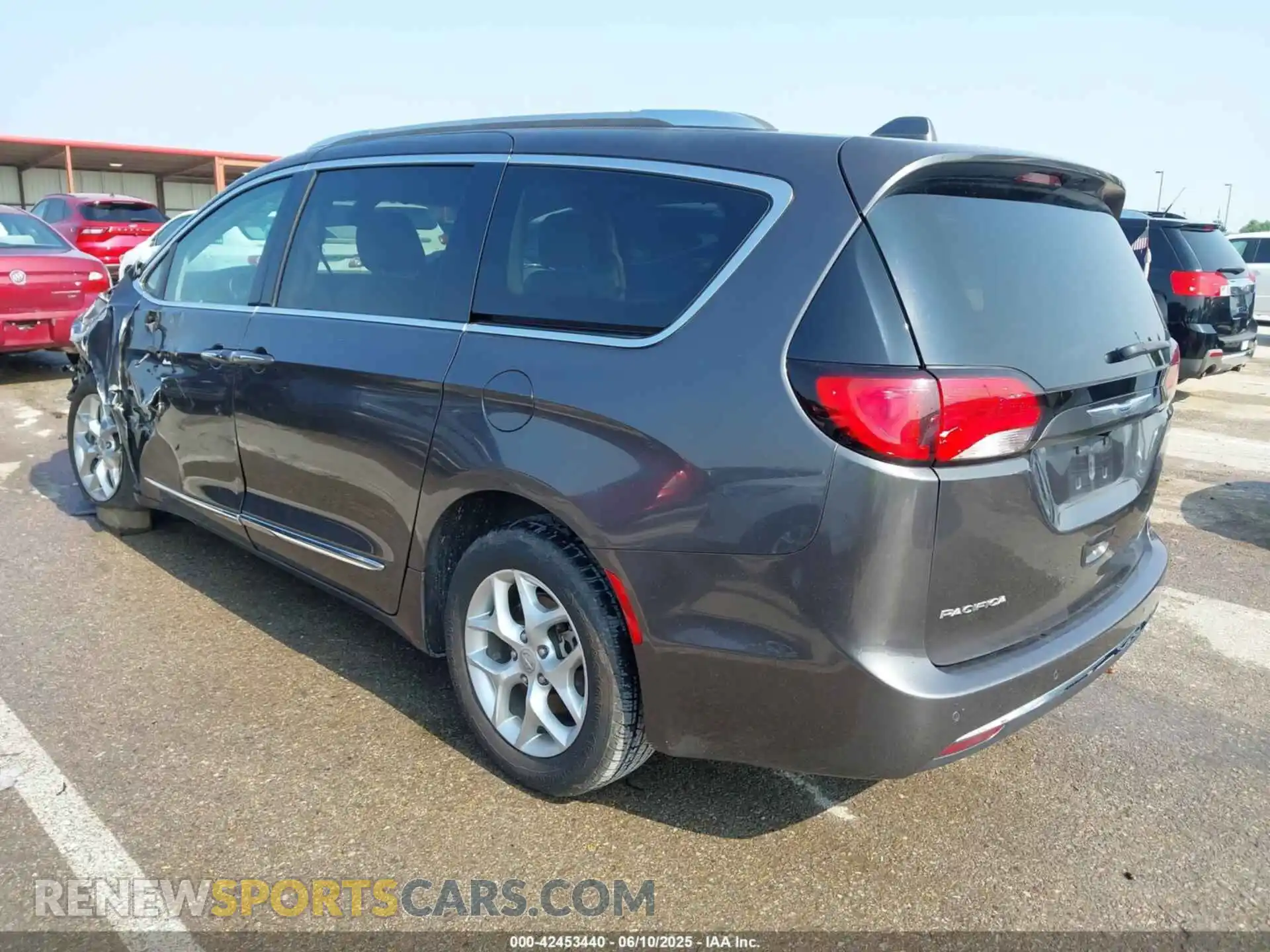 3 Photograph of a damaged car 2C4RC1GG3LR283933 CHRYSLER PACIFICA 2020