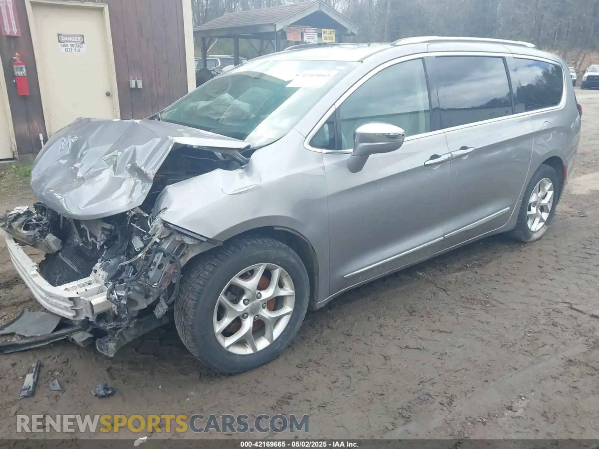 2 Photograph of a damaged car 2C4RC1GG3LR290249 CHRYSLER PACIFICA 2020