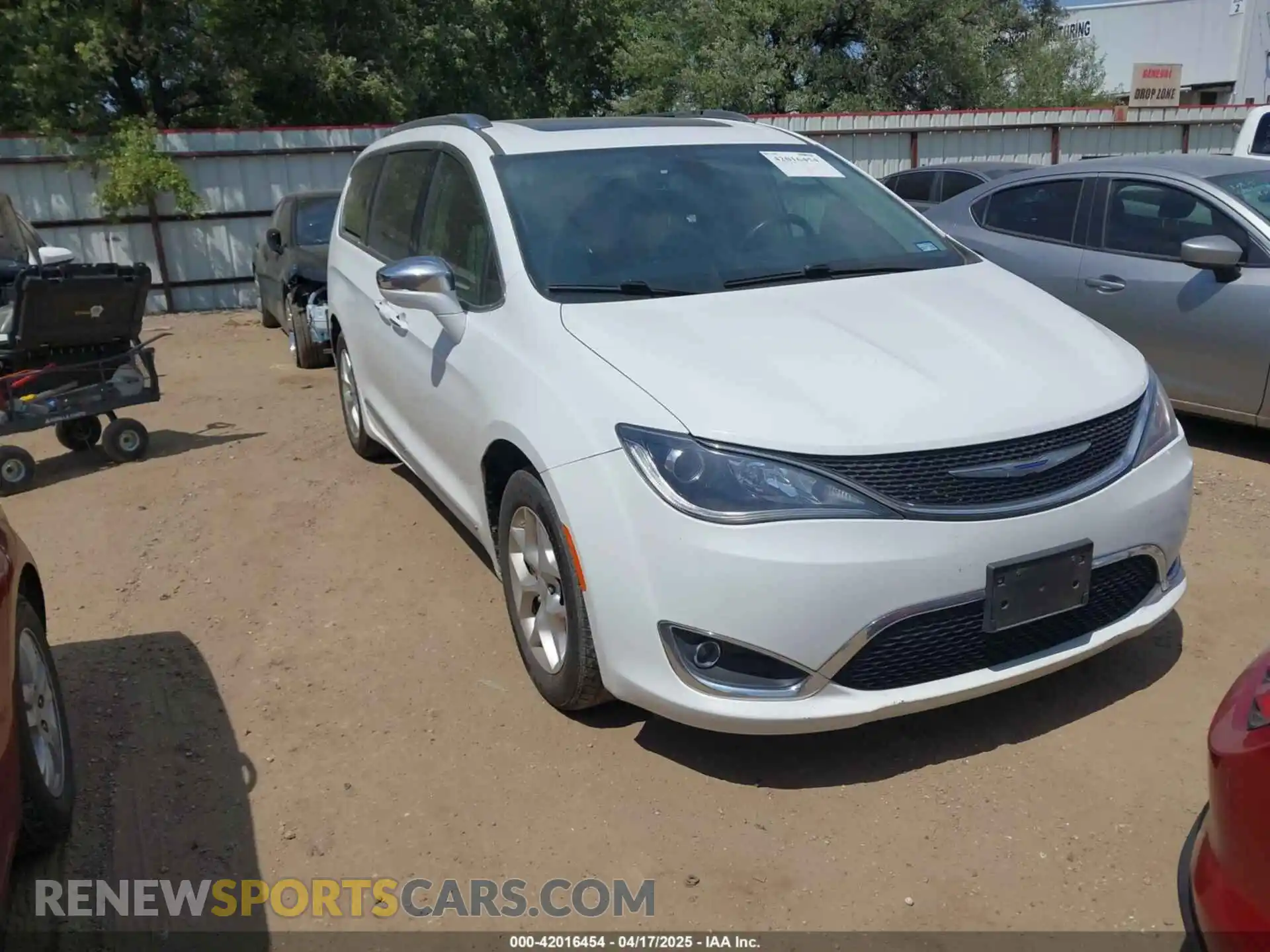 1 Photograph of a damaged car 2C4RC1GG6LR171708 CHRYSLER PACIFICA 2020