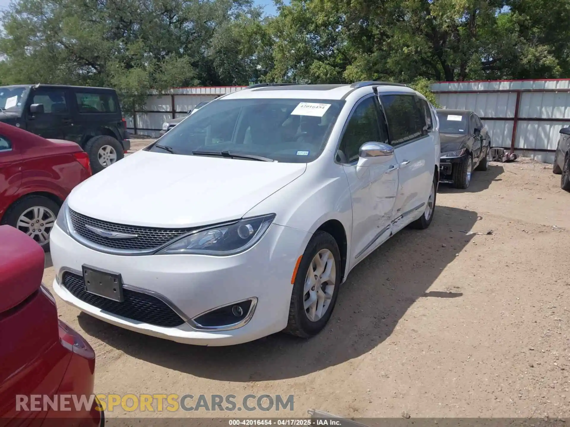 2 Photograph of a damaged car 2C4RC1GG6LR171708 CHRYSLER PACIFICA 2020