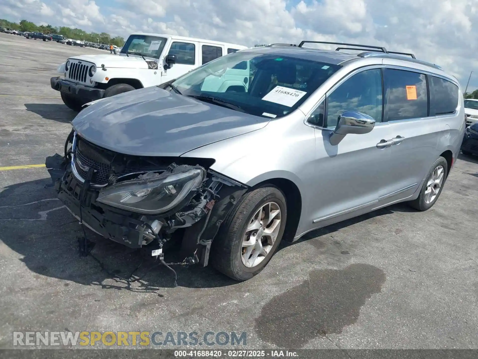 2 Photograph of a damaged car 2C4RC1GG6LR272828 CHRYSLER PACIFICA 2020