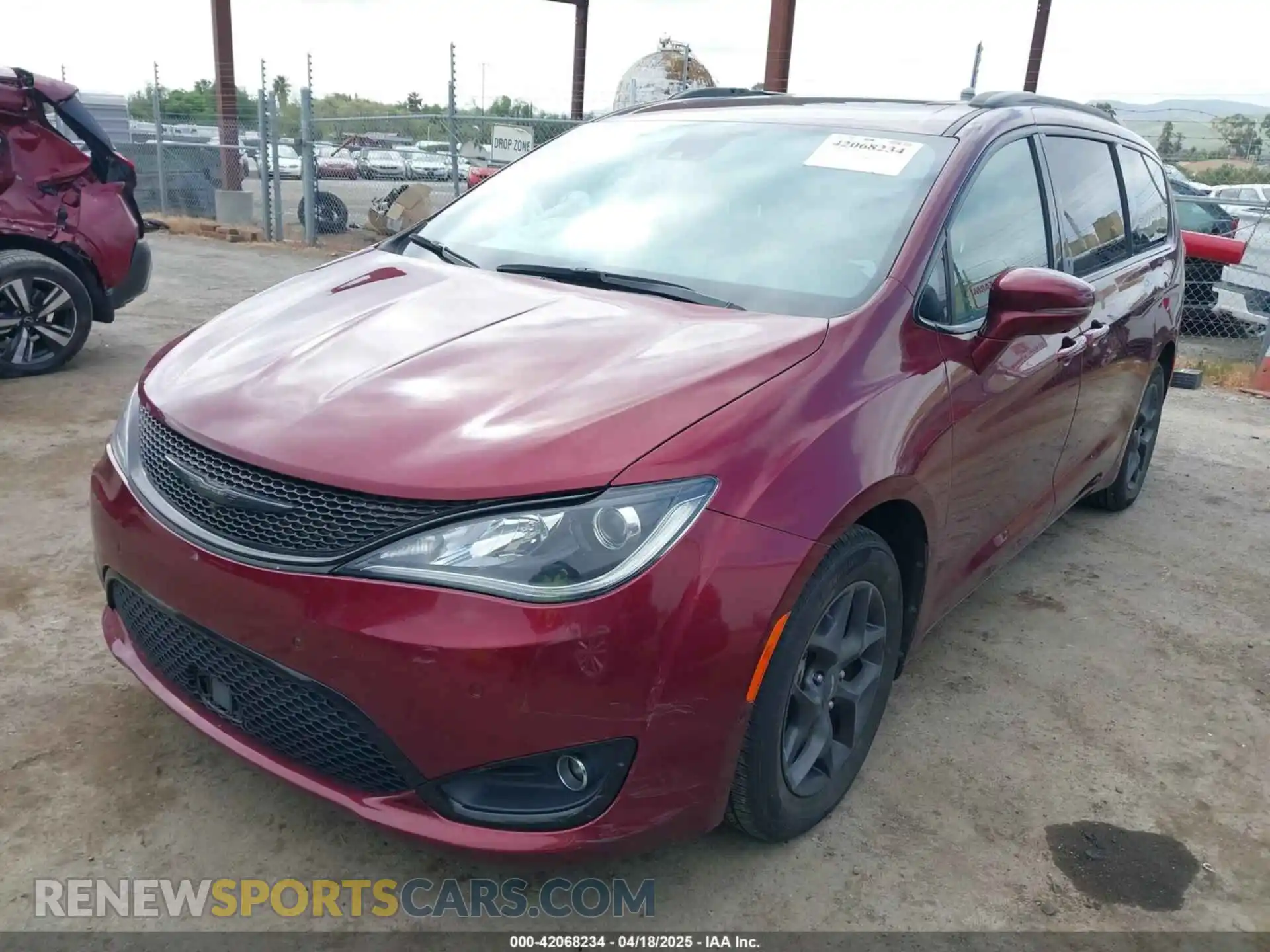 2 Photograph of a damaged car 2C4RC1GG6LR286390 CHRYSLER PACIFICA 2020
