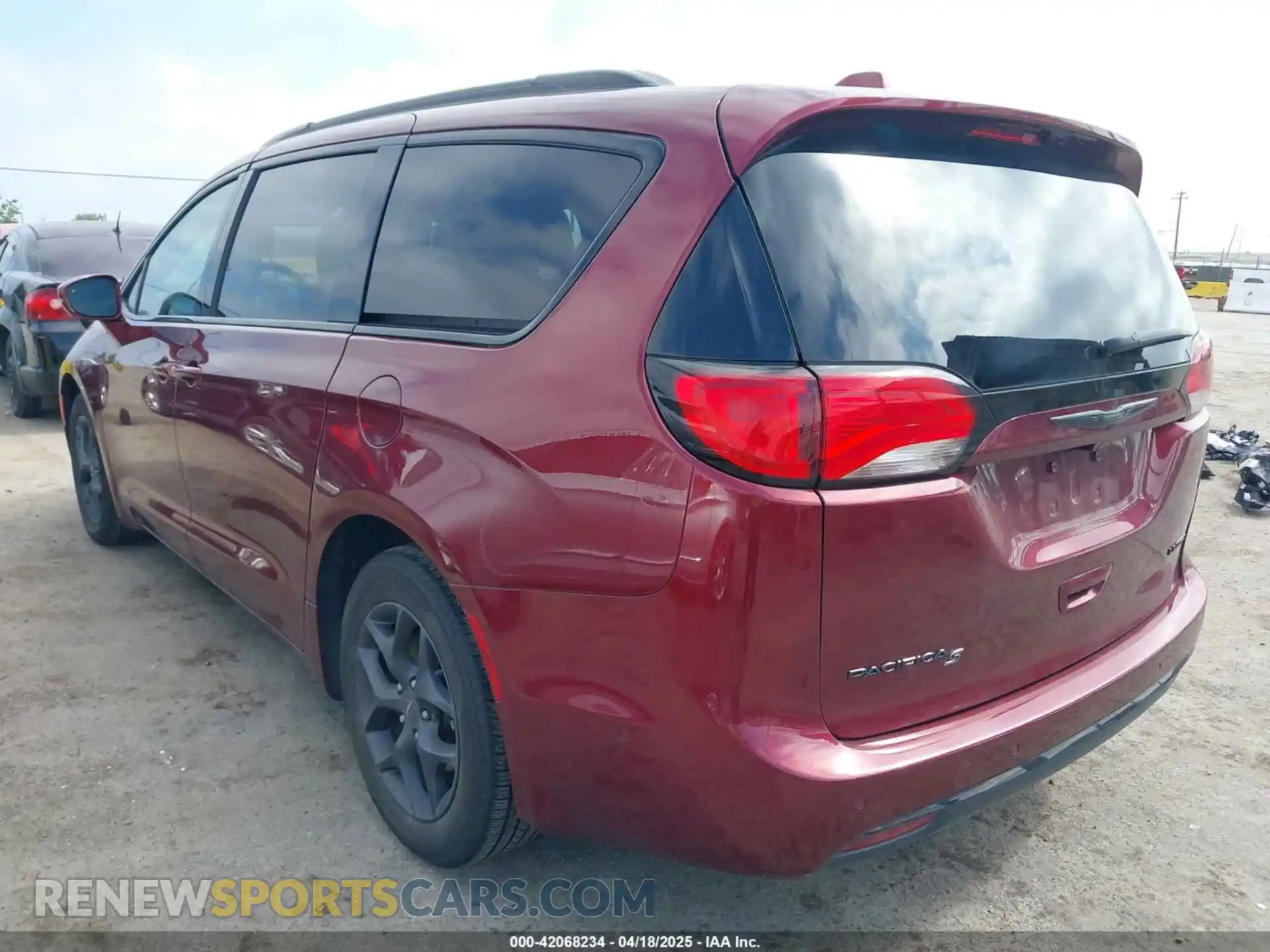 3 Photograph of a damaged car 2C4RC1GG6LR286390 CHRYSLER PACIFICA 2020