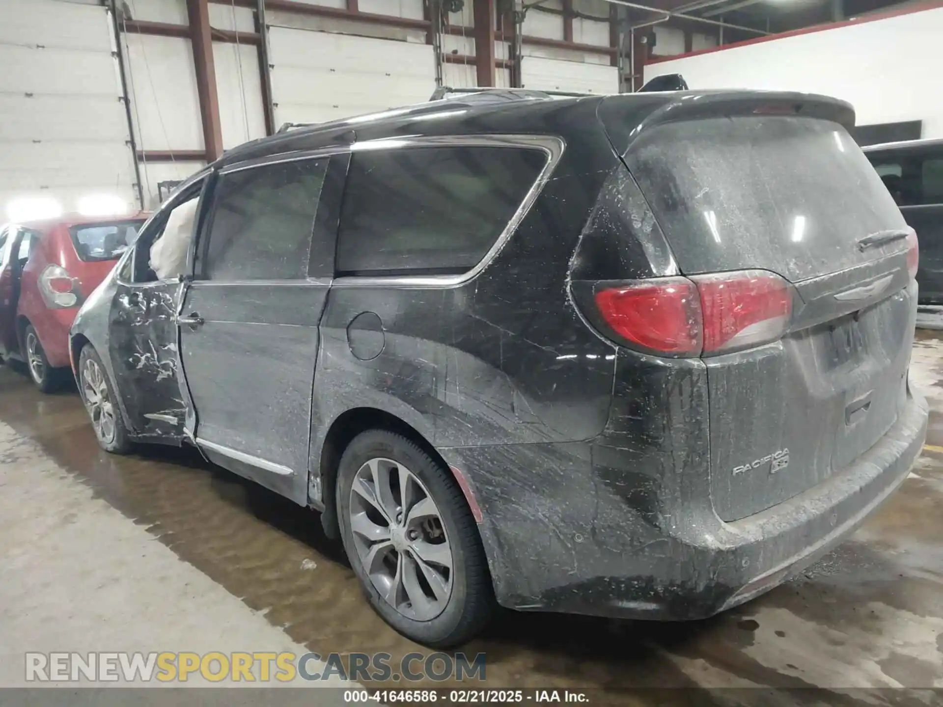 3 Photograph of a damaged car 2C4RC1GG8LR116211 CHRYSLER PACIFICA 2020