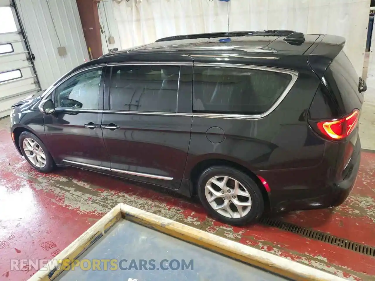 2 Photograph of a damaged car 2C4RC1GG8LR175906 CHRYSLER PACIFICA 2020