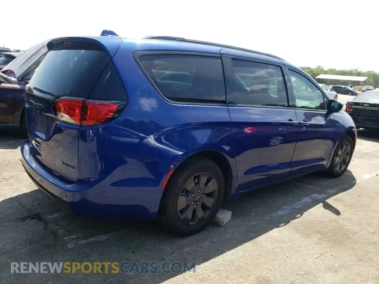 3 Photograph of a damaged car 2C4RC1L79LR288172 CHRYSLER PACIFICA 2020
