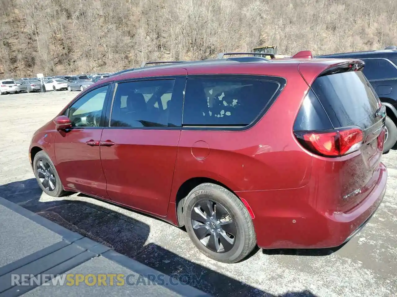 2 Photograph of a damaged car 2C4RC1N78LR277788 CHRYSLER PACIFICA 2020