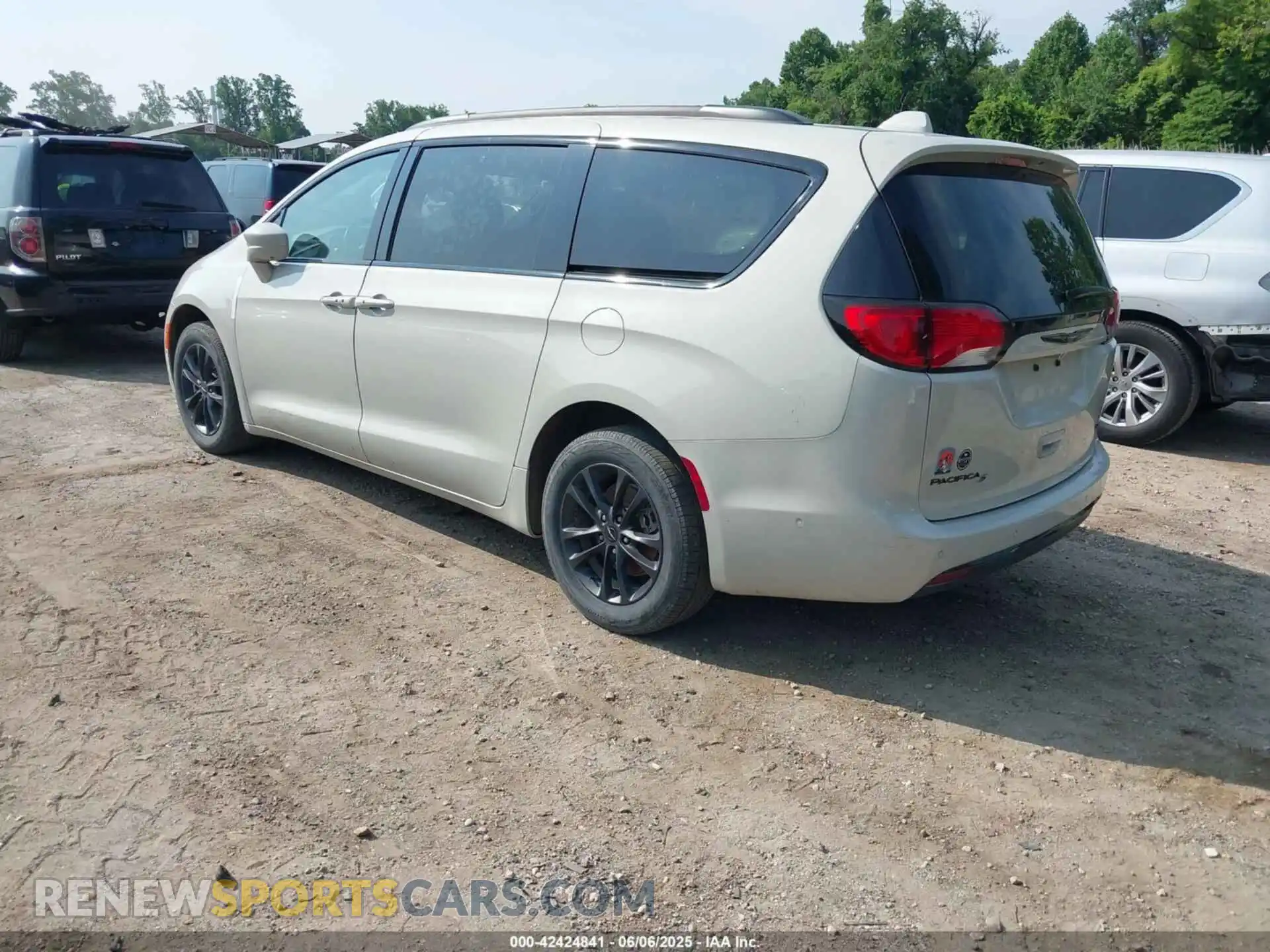 3 fotografías del automóvil dañado 2C4RC3BGXLR267876 CHRYSLER PACIFICA 2020
