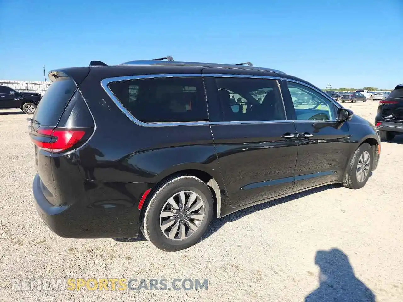3 Photograph of a damaged car 2C4RC1BG6MR515420 CHRYSLER PACIFICA 2021