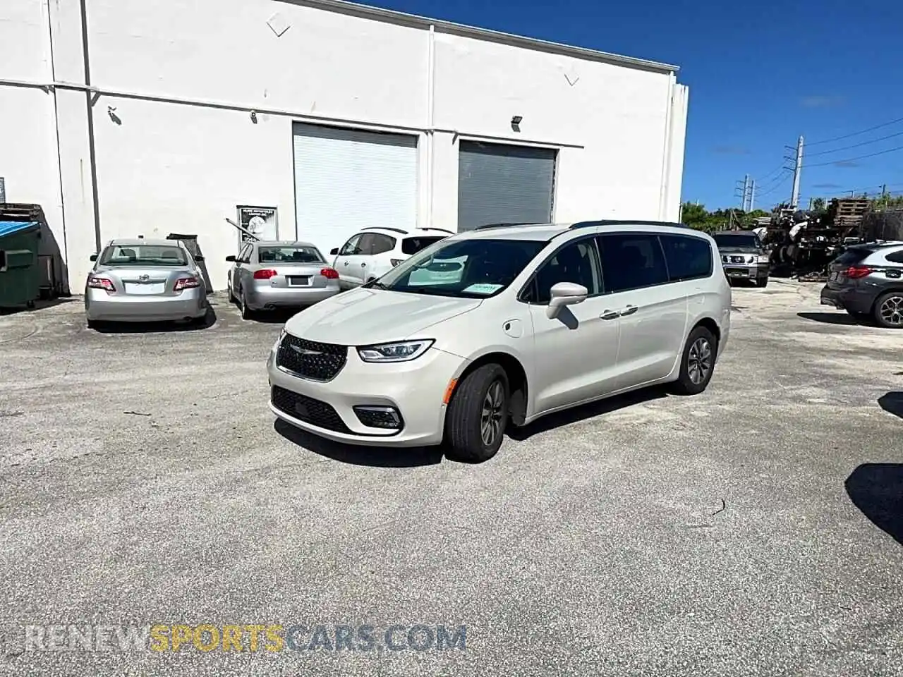 2 fotografías del automóvil dañado 2C4RC1L76MR590102 CHRYSLER PACIFICA 2021