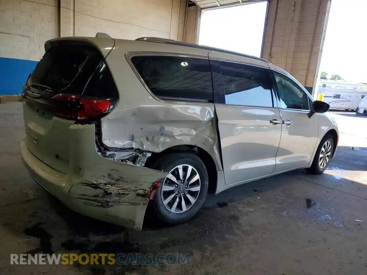 3 Photograph of a damaged car 2C4RC1L7XMR586988 CHRYSLER PACIFICA 2021