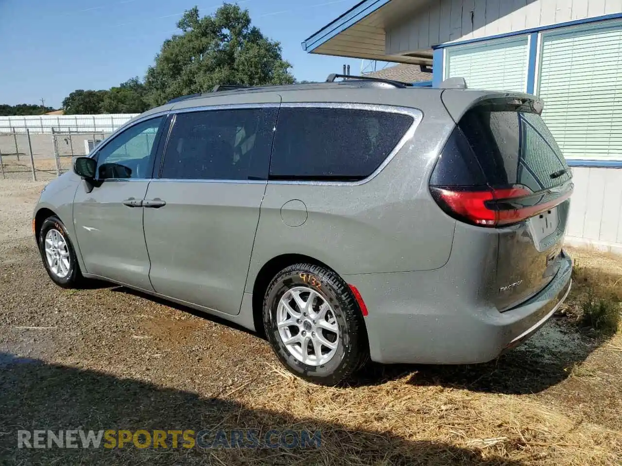 2 Photograph of a damaged car 2C4RC1BG1NR132907 CHRYSLER PACIFICA 2022