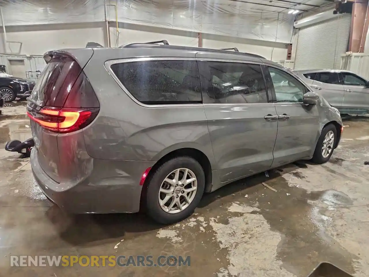 3 Photograph of a damaged car 2C4RC1BG1NR136407 CHRYSLER PACIFICA 2022