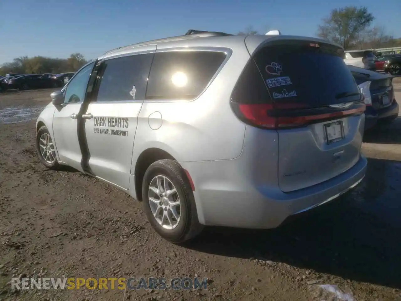 2 Photograph of a damaged car 2C4RC1BG1NR152168 CHRYSLER PACIFICA 2022