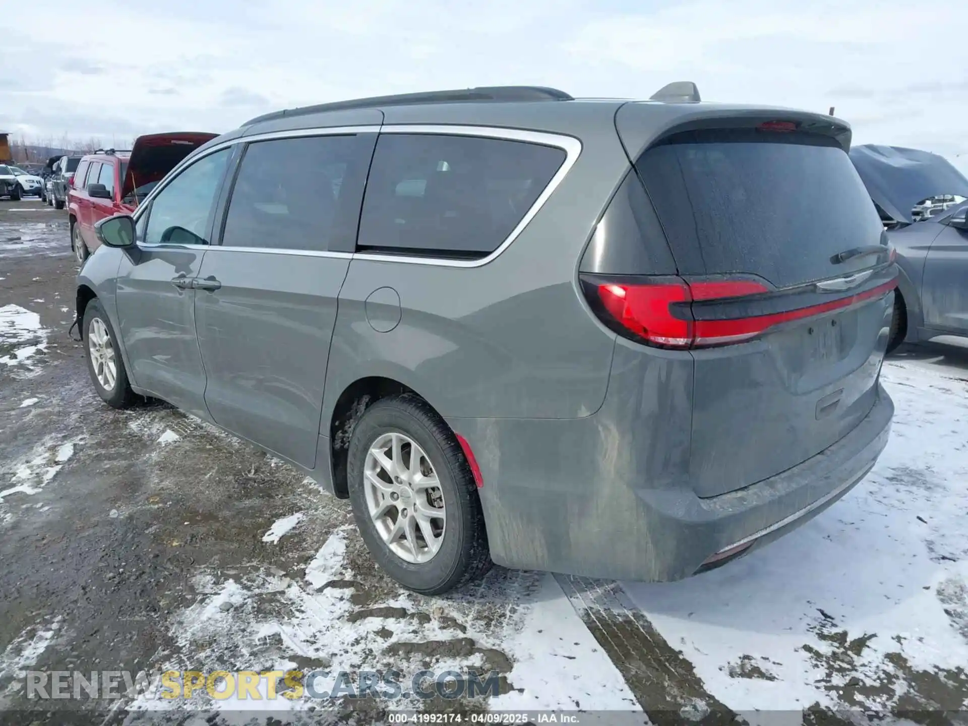 3 Photograph of a damaged car 2C4RC1BG1NR179368 CHRYSLER PACIFICA 2022