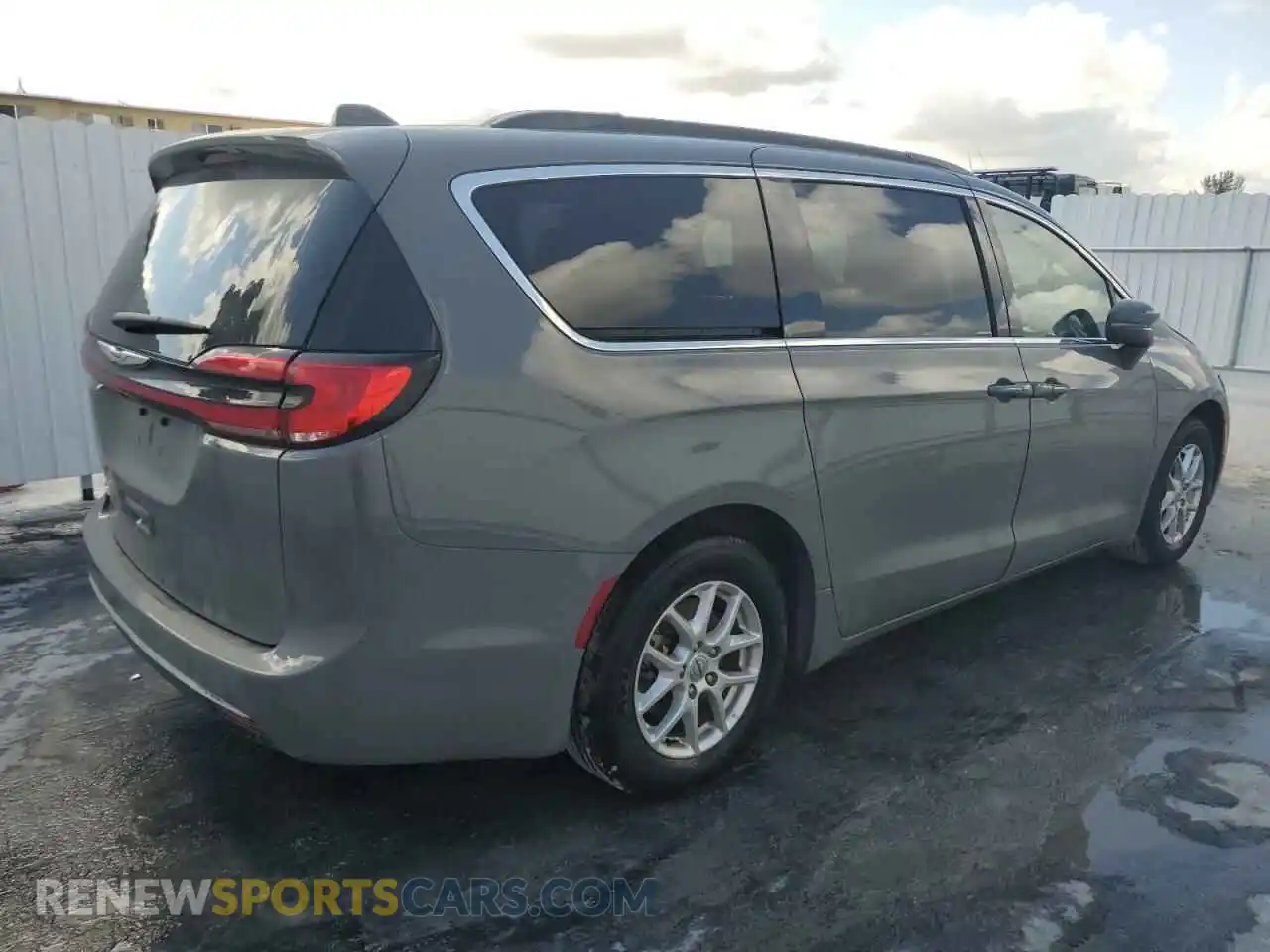 3 Photograph of a damaged car 2C4RC1BG1NR186112 CHRYSLER PACIFICA 2022