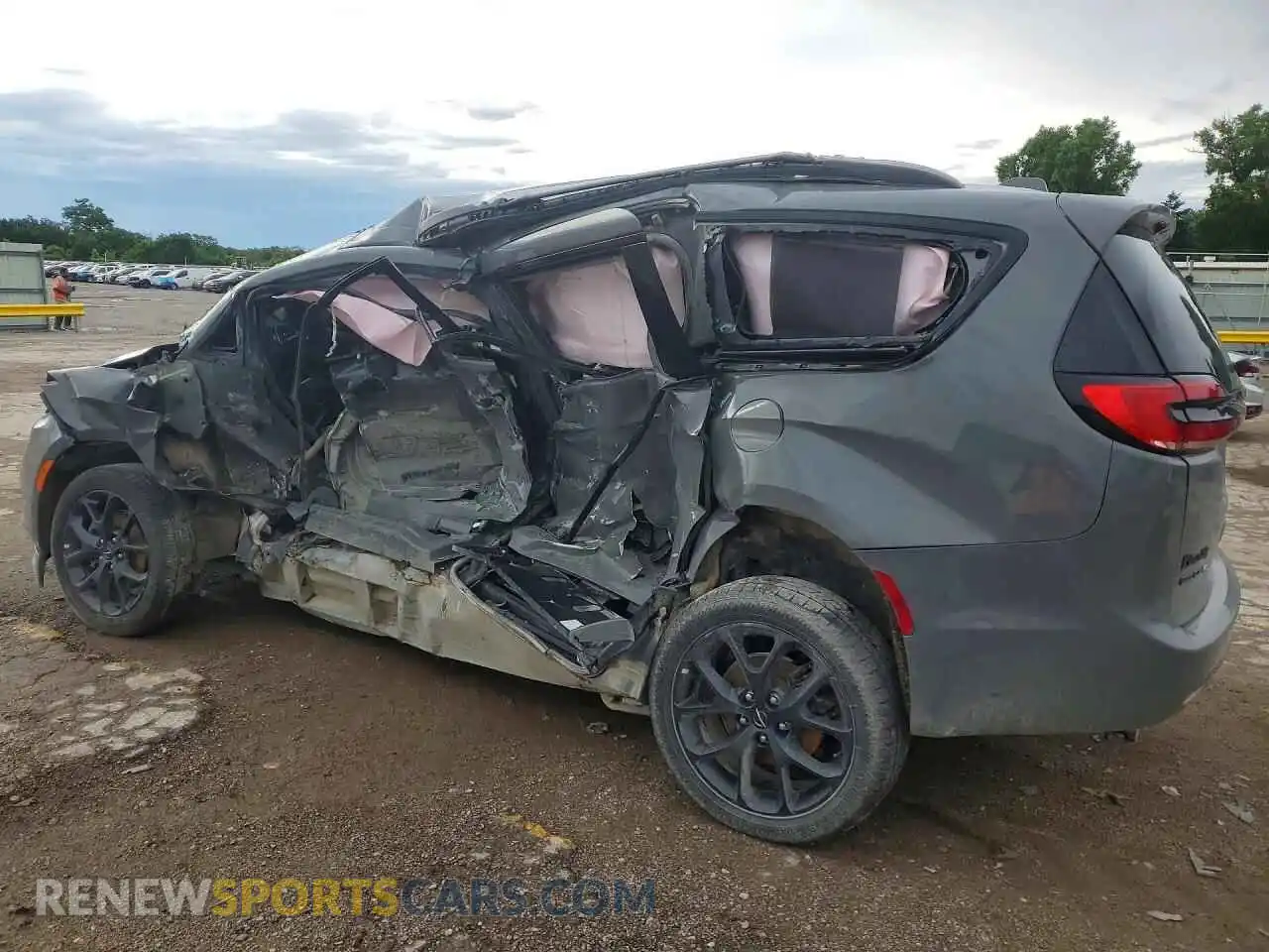 2 Photograph of a damaged car 2C4RC1BG1NR219206 CHRYSLER PACIFICA 2022
