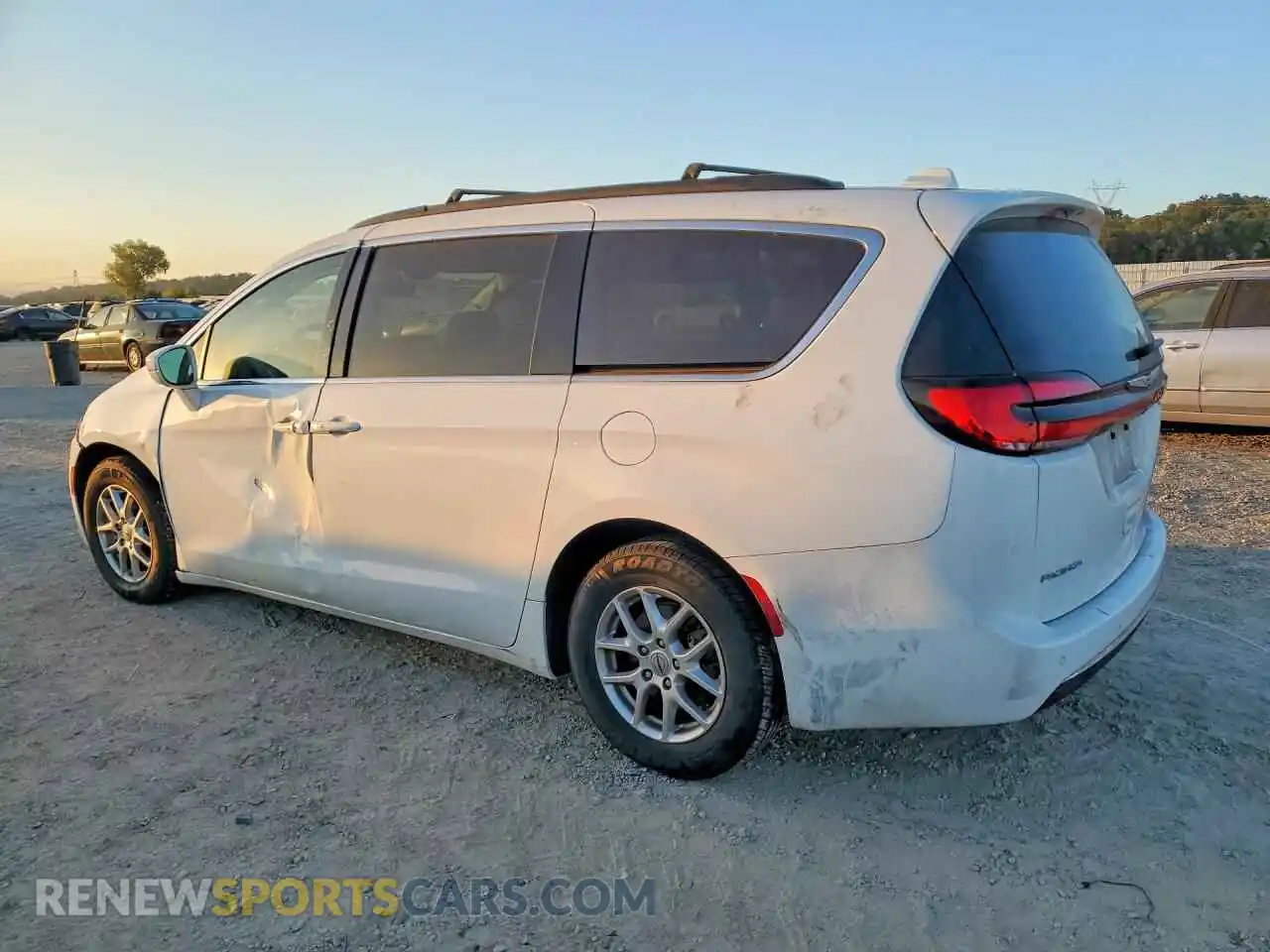 2 Photograph of a damaged car 2C4RC1BG2NR115615 CHRYSLER PACIFICA 2022