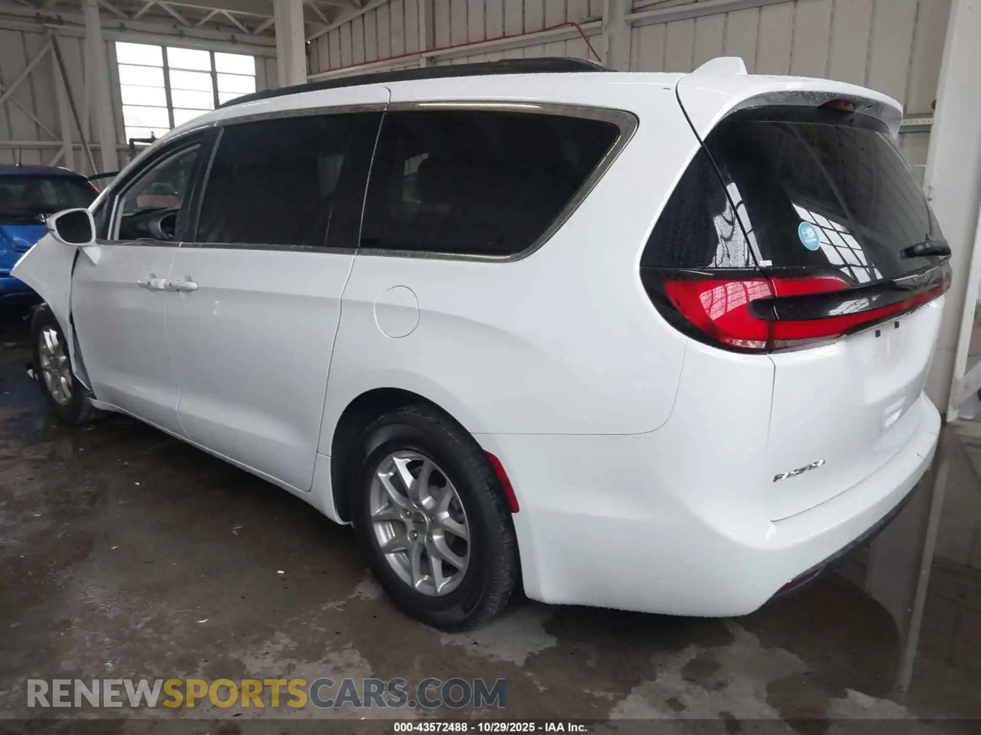 3 Photograph of a damaged car 2C4RC1BG2NR179699 CHRYSLER PACIFICA 2022