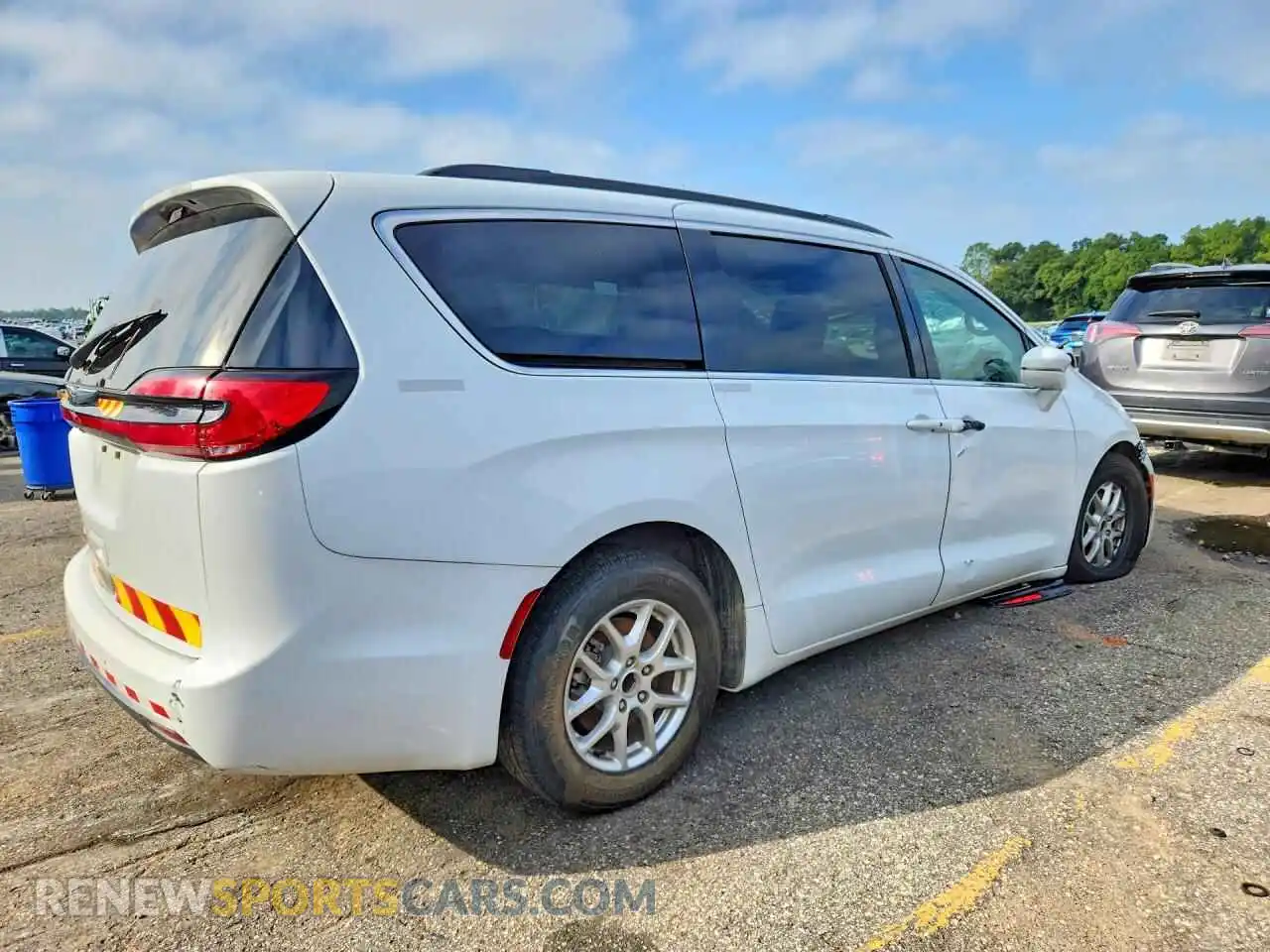 3 Photograph of a damaged car 2C4RC1BG3NR138854 CHRYSLER PACIFICA 2022