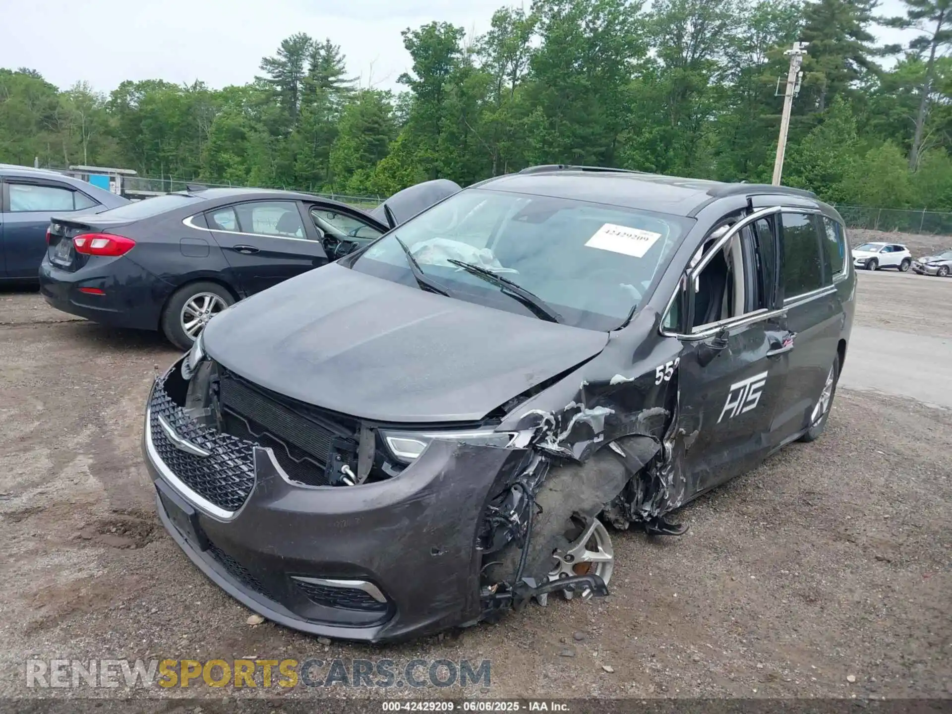 2 Photograph of a damaged car 2C4RC1BG3NR142631 CHRYSLER PACIFICA 2022