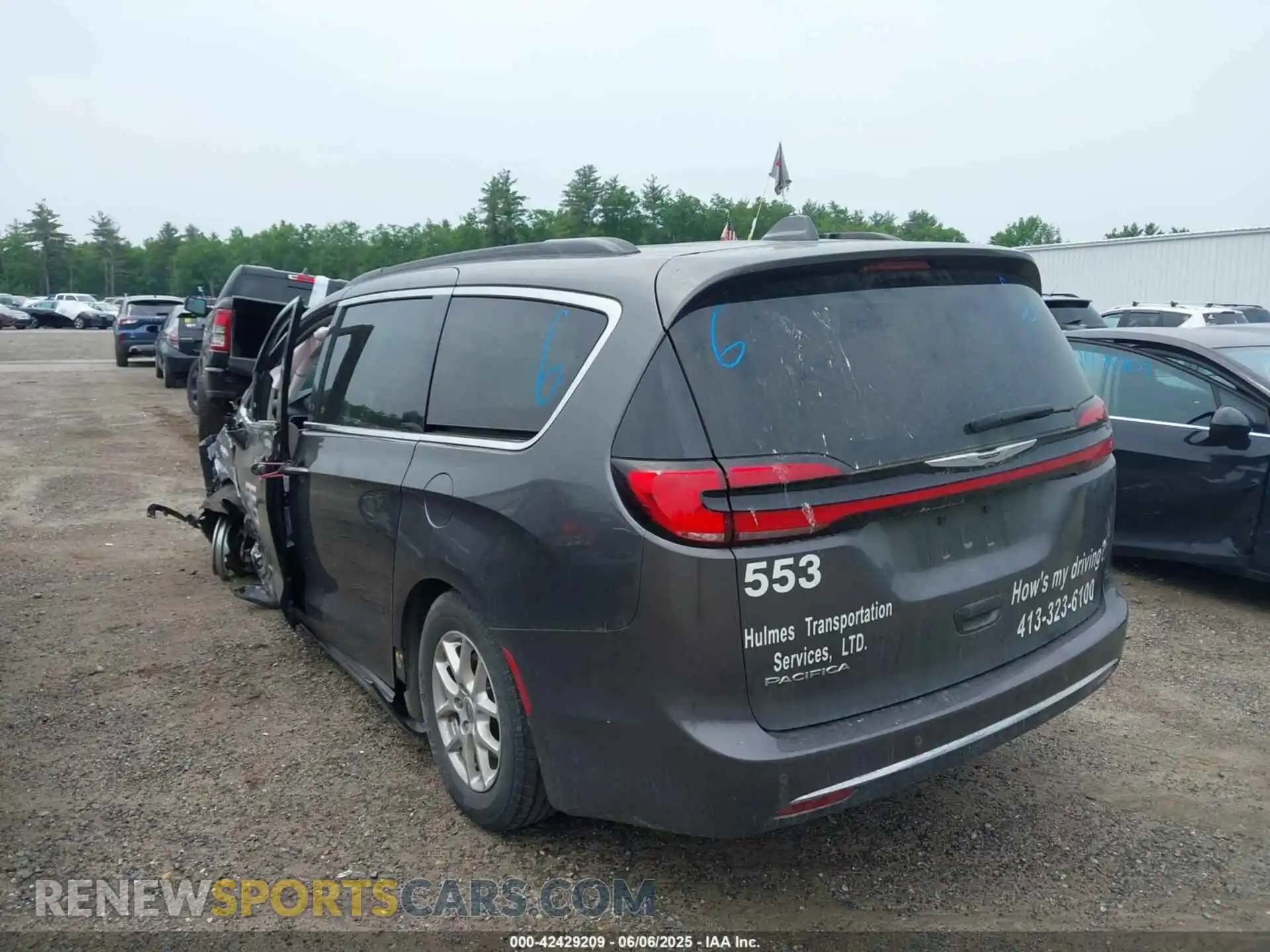 3 Photograph of a damaged car 2C4RC1BG3NR142631 CHRYSLER PACIFICA 2022