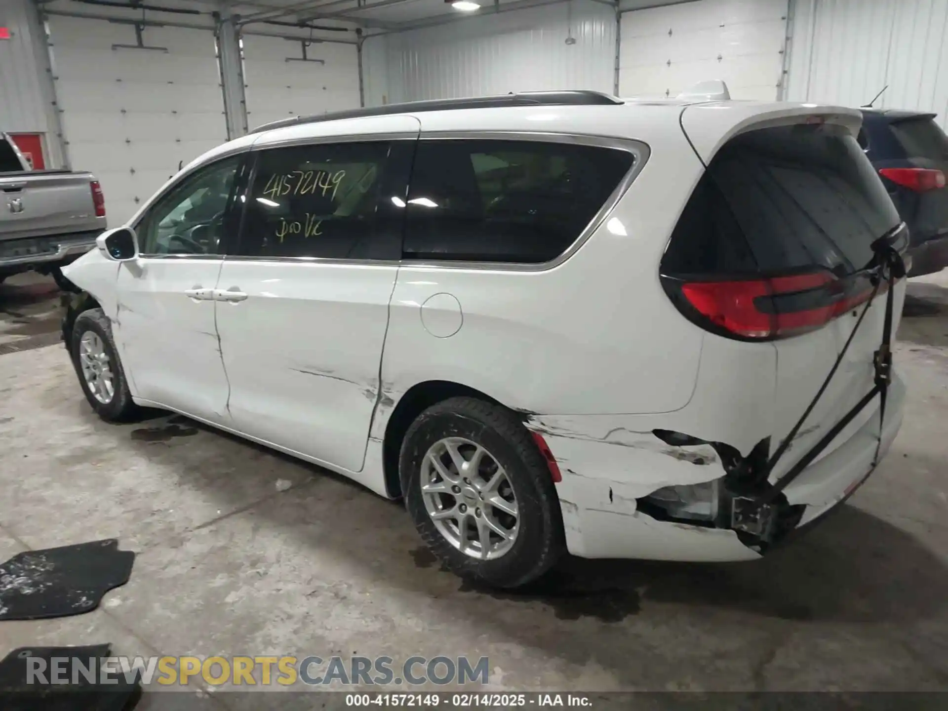 3 Photograph of a damaged car 2C4RC1BG3NR178111 CHRYSLER PACIFICA 2022