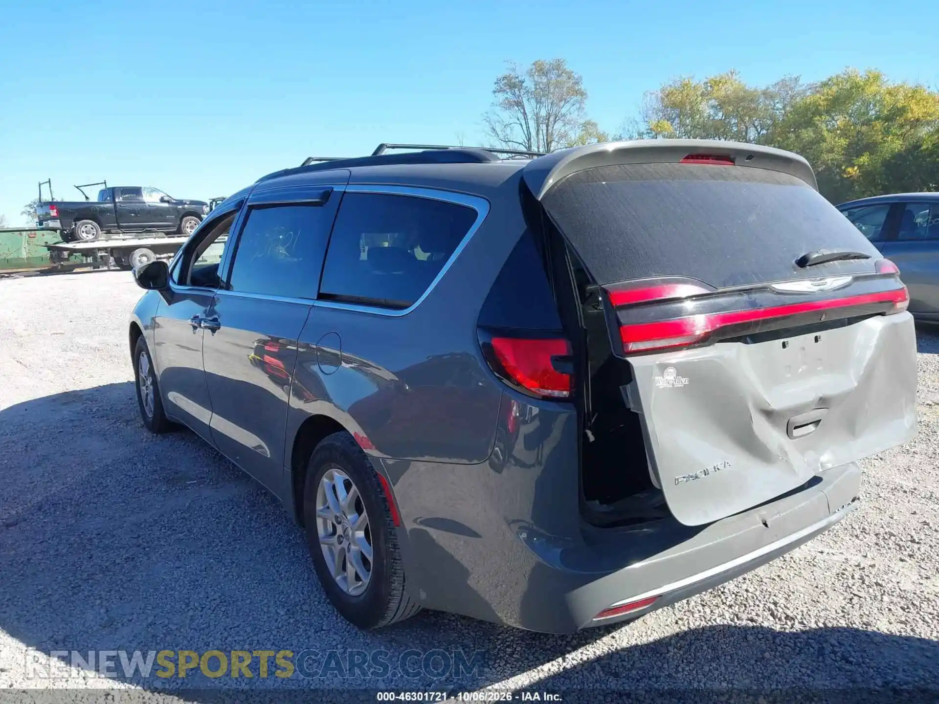 3 Photograph of a damaged car 2C4RC1BG3NR179047 CHRYSLER PACIFICA 2022