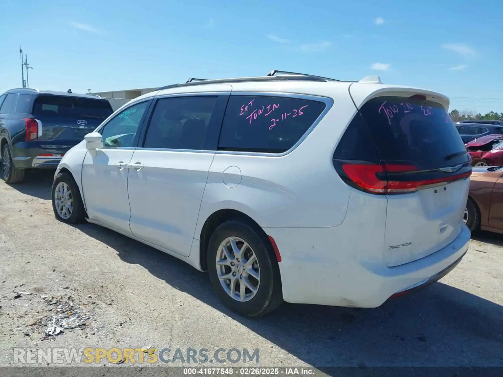 3 Photograph of a damaged car 2C4RC1BG3NR198844 CHRYSLER PACIFICA 2022